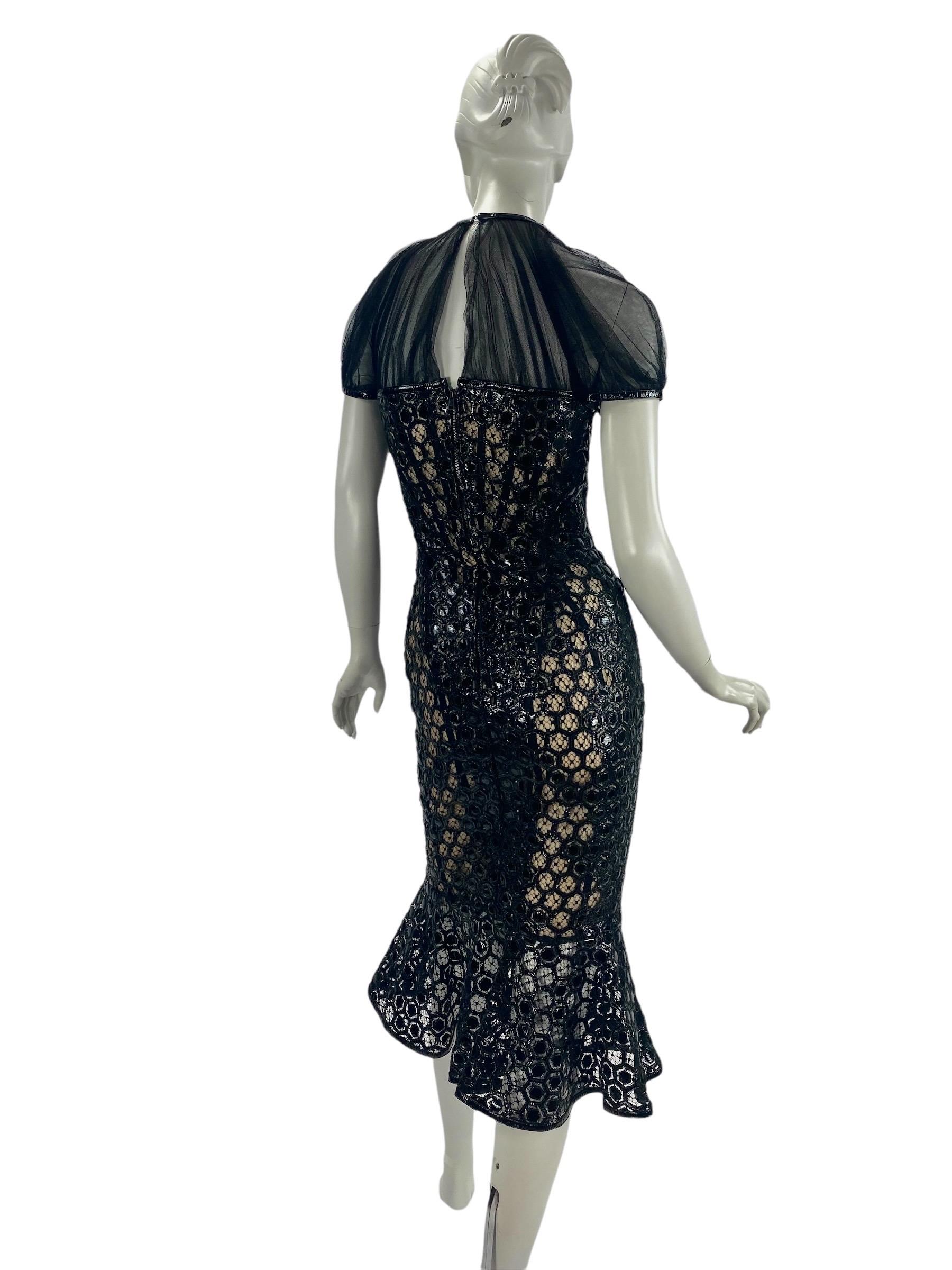ALEXANDER McQUEEN Black Honeycomb-effect Patent-Leather & Tulle Corset Dress 38 For Sale 3