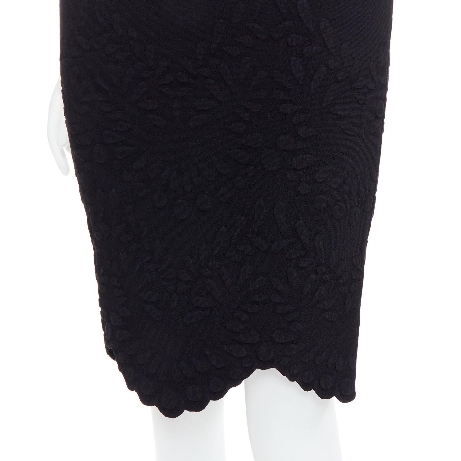 ALEXANDER MCQUEEN black jacquard knit scallop hem pencil skirt XS
Reference: LNKO/A02563
Brand: Alexander McQueen
Material: Viscose, Blend
Color: Black
Pattern: Solid
Closure: Elasticated
Made in: Italy

CONDITION:
Condition: Excellent, this item