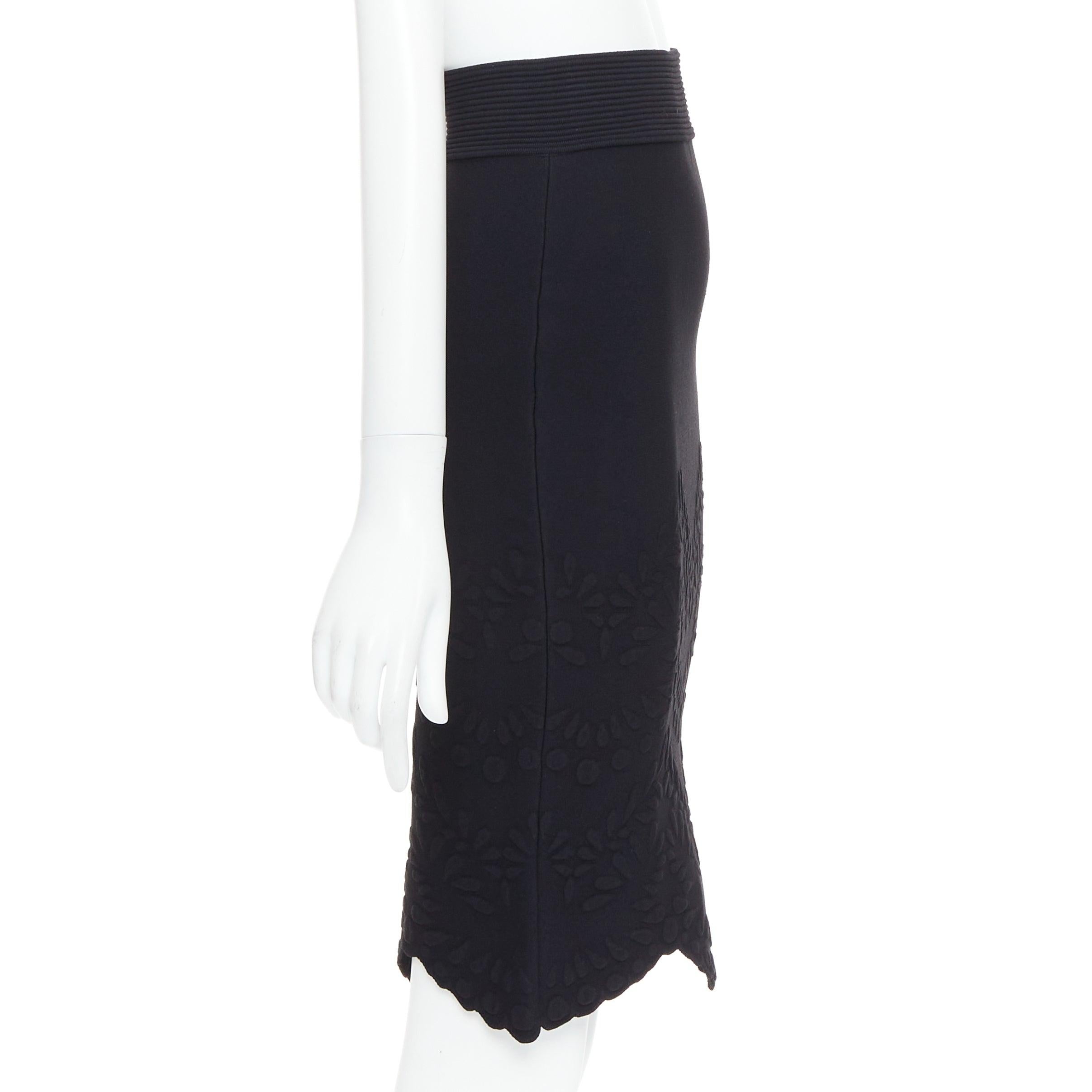 ALEXANDER MCQUEEN black jacquard knit scallop hem pencil skirt XS In Excellent Condition For Sale In Hong Kong, NT