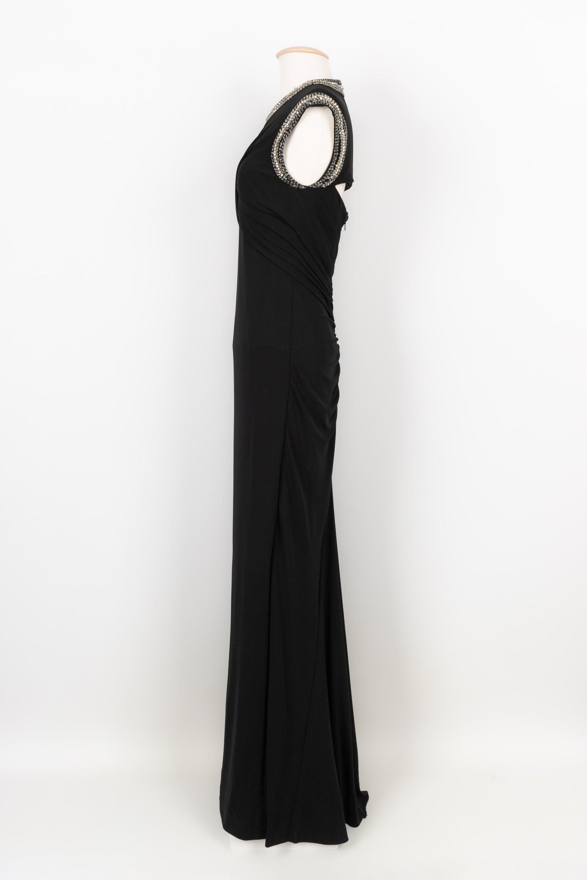 Alexander McQueen - (Made in Italy) Black jersey long dress embroidered with costume pearls and rhinestones. Indicated size 42IT.

Additional information:
Condition: Very good condition
Dimensions: Chest: 45 cm - Waist: 36 cm - Length: about 160