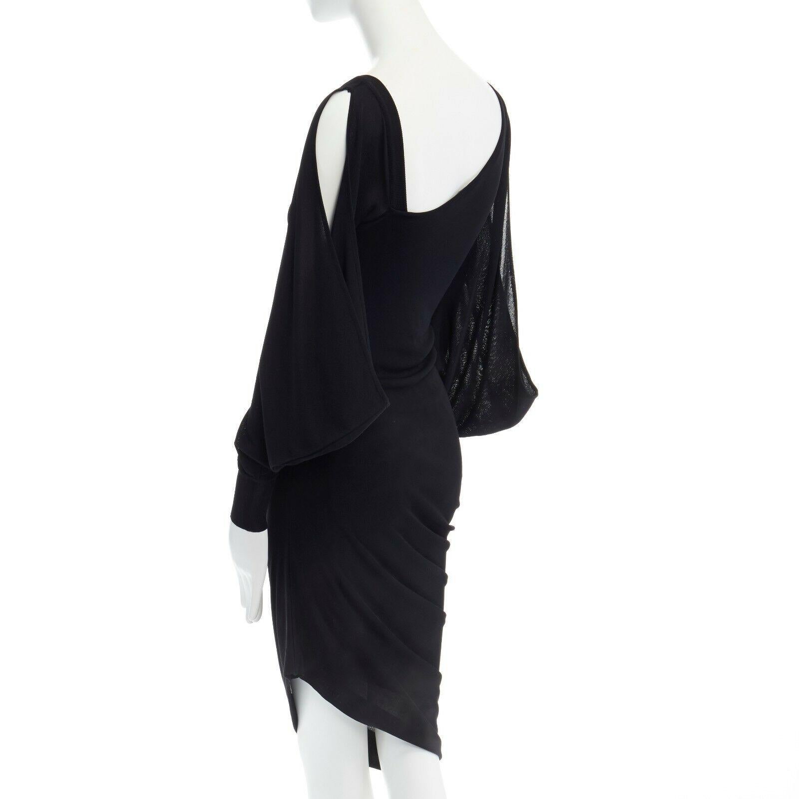 ALEXANDER MCQUEEN black knit asymmetric neckline kimono sleeve draped dress S

ALEXANDER MCQUEEN
Feels like jersey knit. Asymmetric neckline. Long sleeve. Wide kimono sleeves. Curved cut draped hem. Fully lined.

CONDITION
Very good, this item was