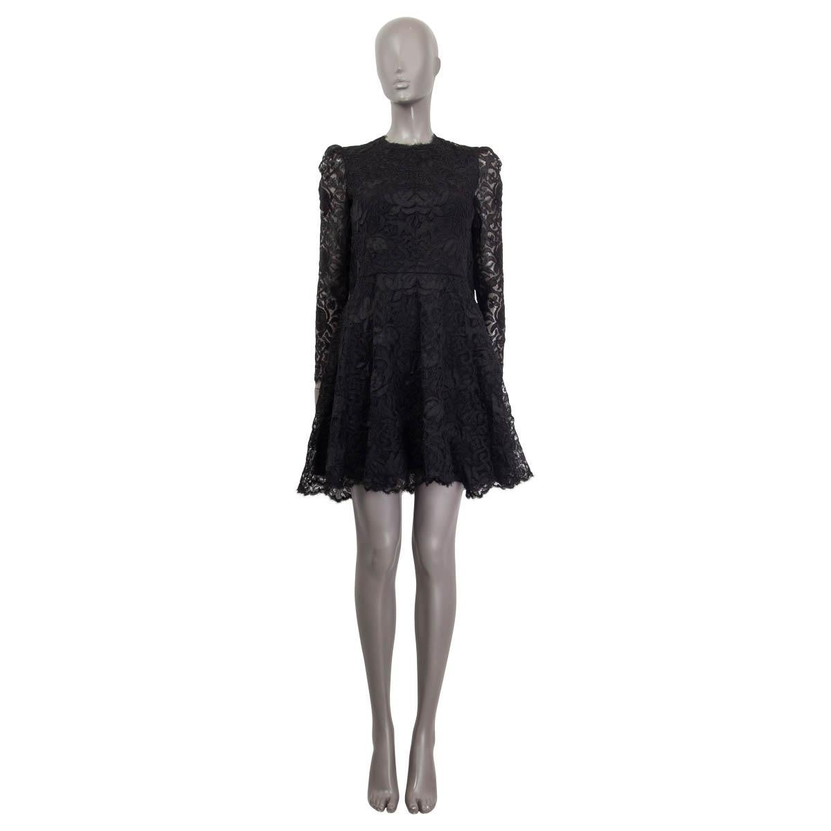 100% authentic Alexander McQueen a-line lace dress in black polyamide (36%), cotton (34%), viscose (20%) and polyester (10%). Features long semi-sheer sleeves and zipped cuffs. Opens with two concealed zippers and a hook on the back. Lined in black