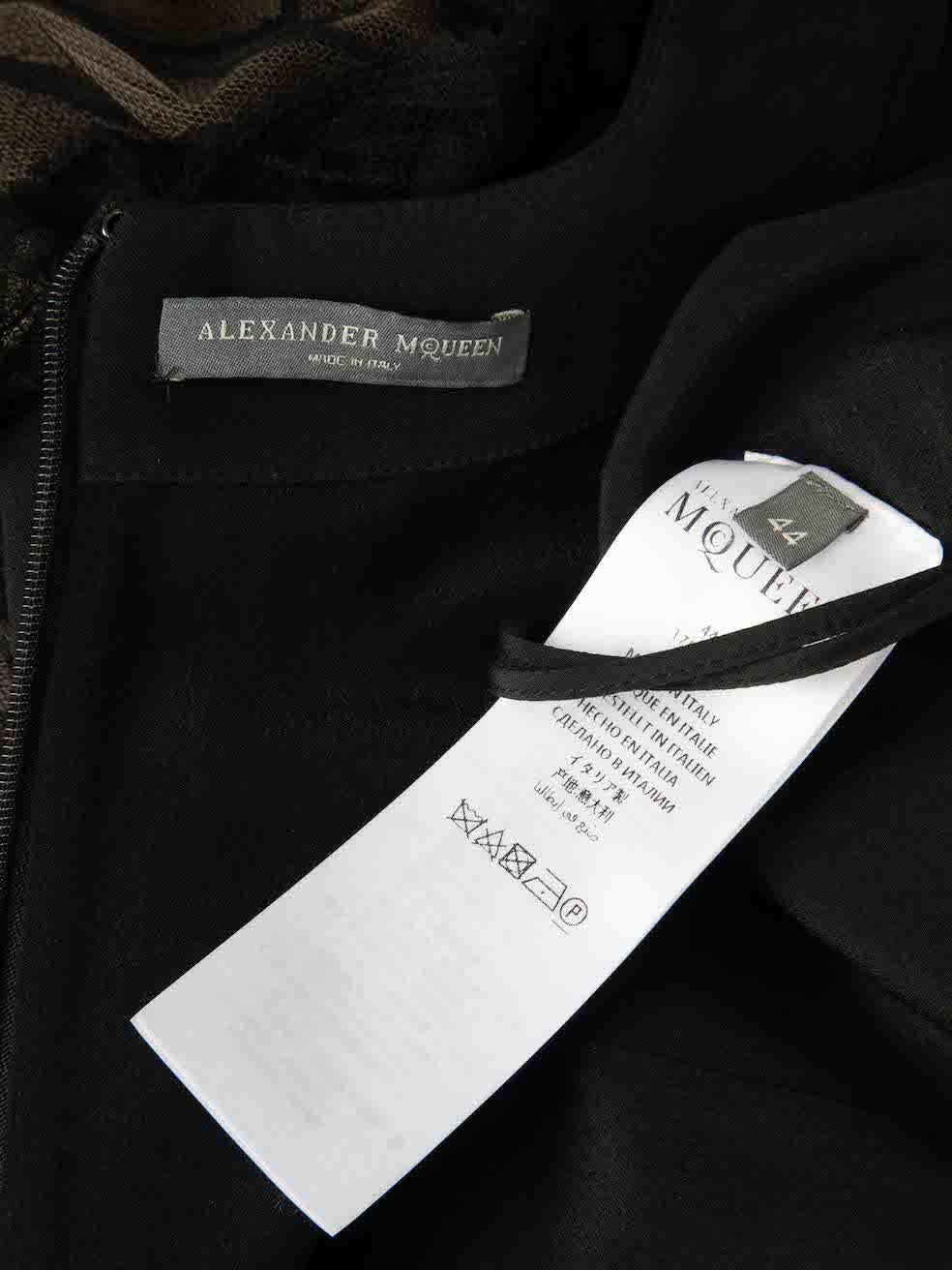 Alexander McQueen Robe longue à manches en dentelle noire Taille L en vente 2