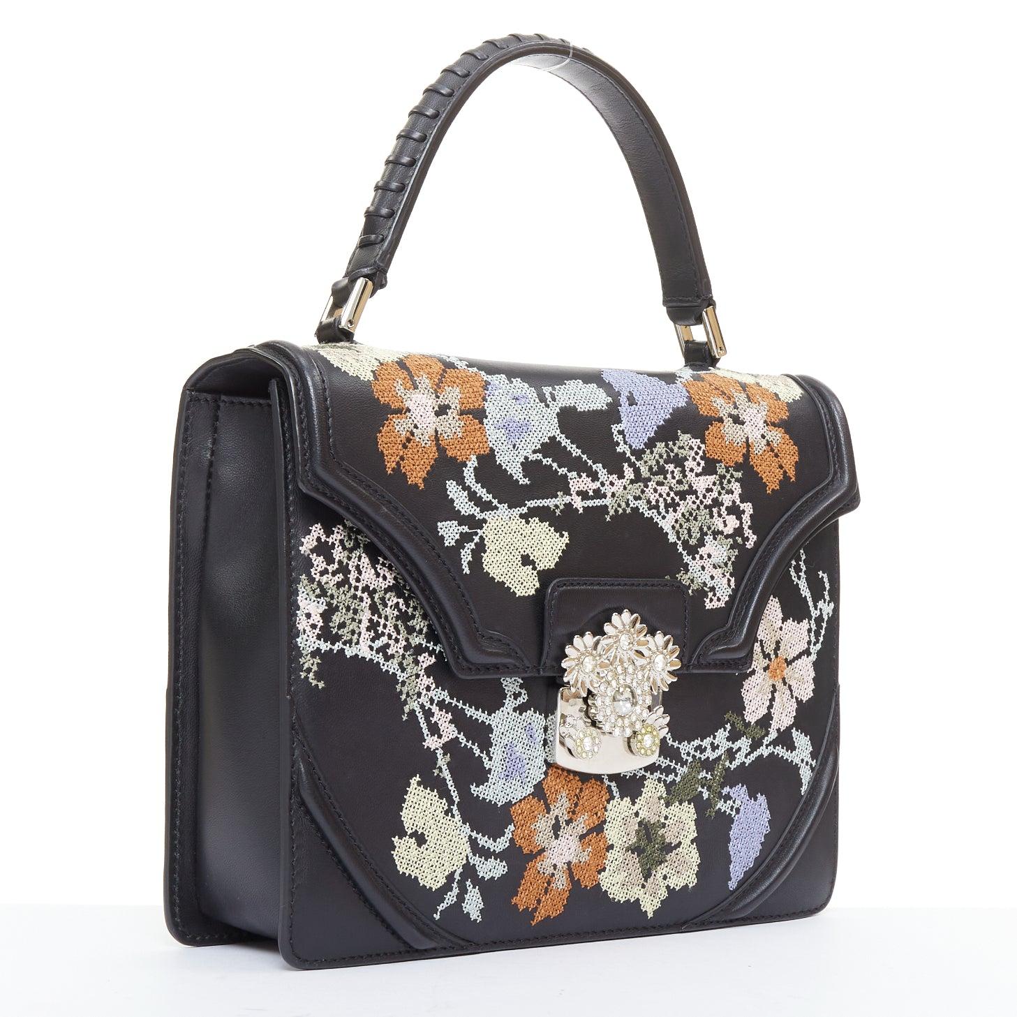 ALEXANDER MCQUEEN Schwarzes Lammleder, floral bestickt, 2-Wege-Satchel-Tasche im Zustand „Gut“ im Angebot in Hong Kong, NT
