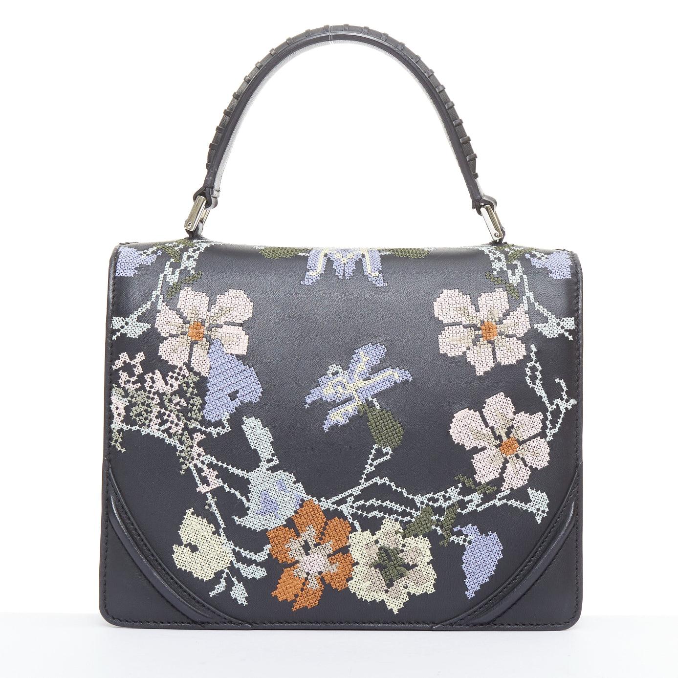 ALEXANDER MCQUEEN Schwarzes Lammleder, floral bestickt, 2-Wege-Satchel-Tasche im Angebot 1