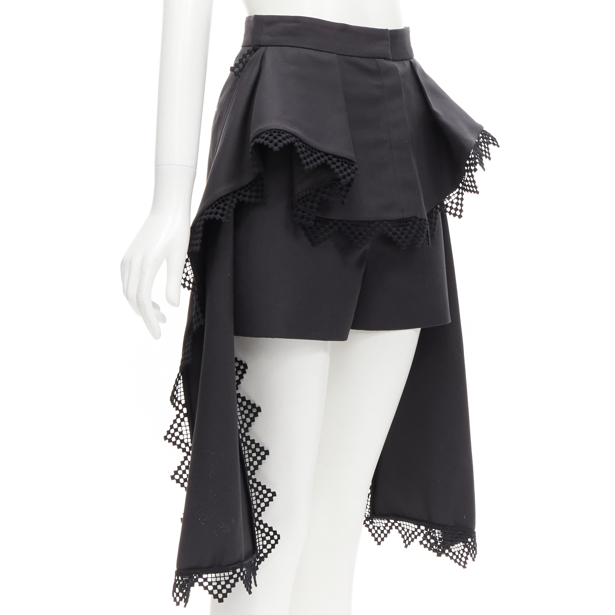 Noir ALEXANDER MCQUEEN - Short noir drapé en treillis avec péplum superposé, taille IT 38 XS en vente