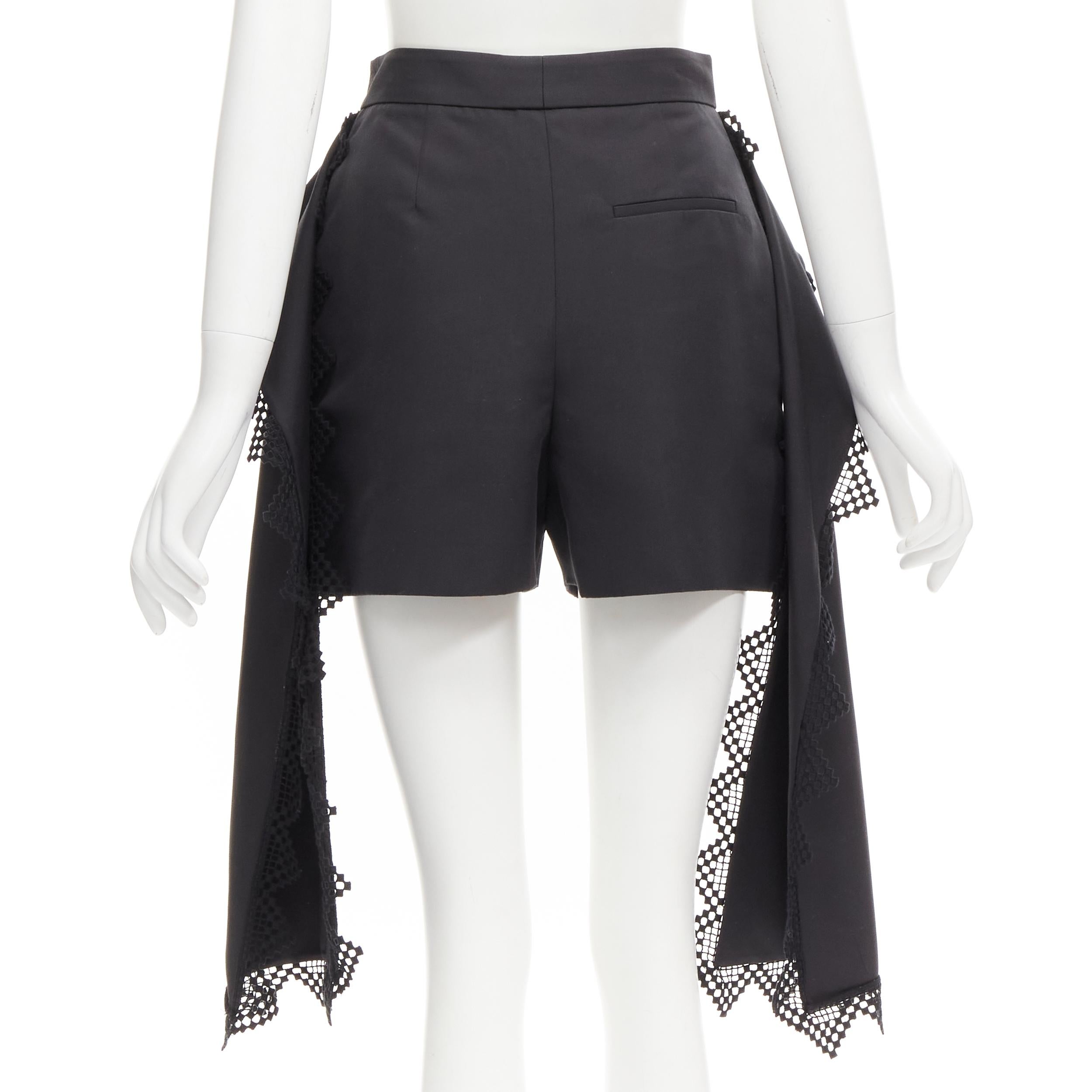 ALEXANDER MCQUEEN - Short noir drapé en treillis avec péplum superposé, taille IT 38 XS Pour femmes en vente