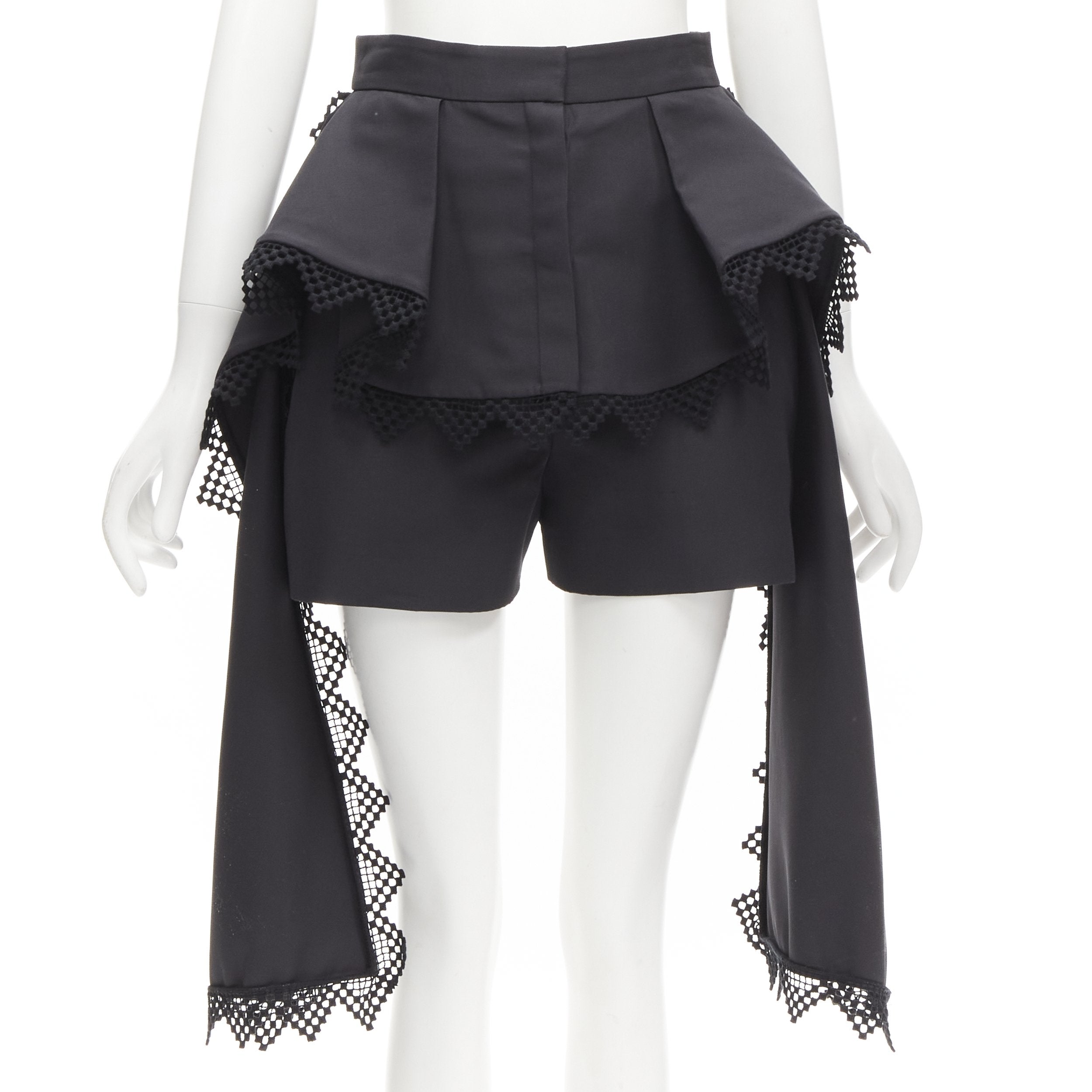 ALEXANDER MCQUEEN Schwarze, geschichtete, niedrig drapierte Shorts mit Gitter IT38 XS im Angebot