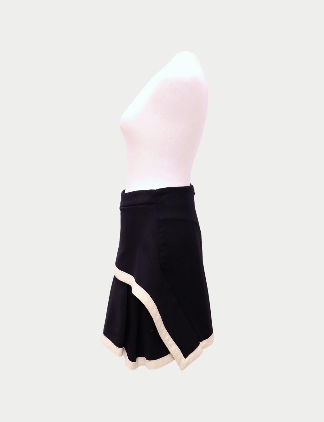 Alexander McQueen Black Layered Mini Skirt - EU 40 en Bueno estado para la venta en Amman, JO