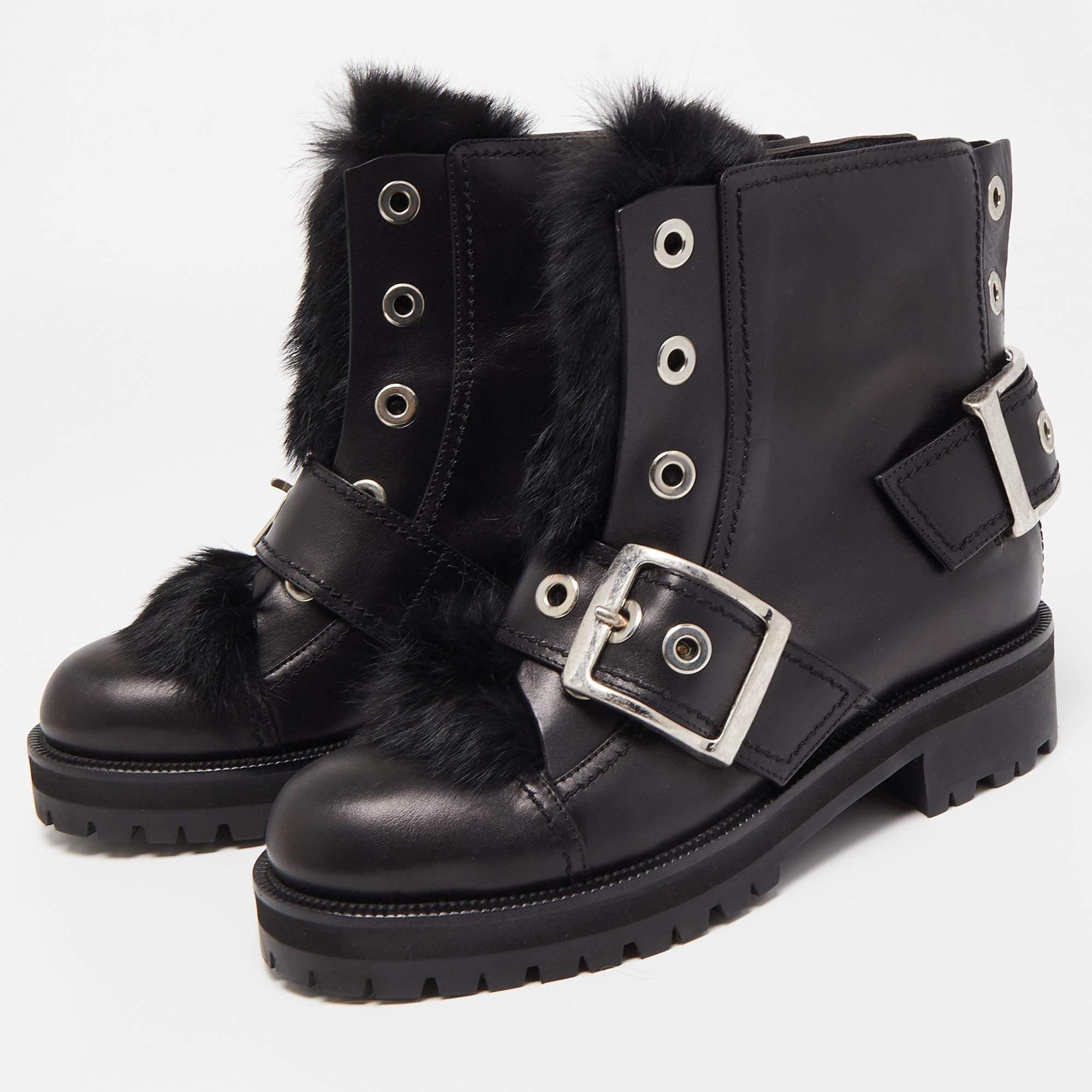 Alexander McQueen Black Leather and Fur Buckle Detail Ankle Boots  In New Condition In Dubai, Al Qouz 2