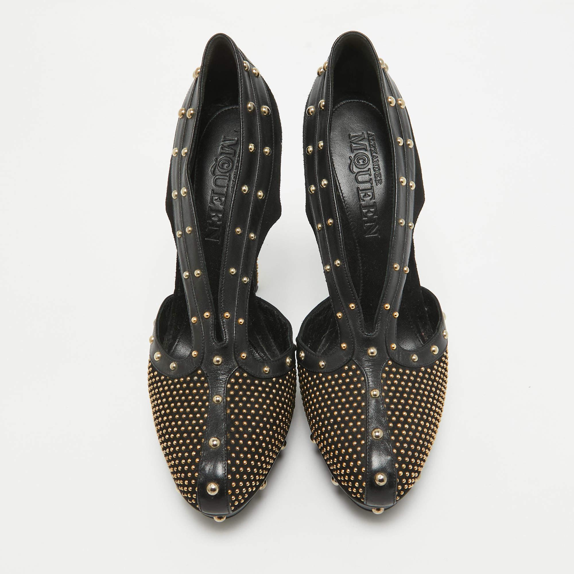 Alexander McQueen Black Leather and Suede Studded Platform Pumps Size 41 In Good Condition For Sale In Dubai, Al Qouz 2
