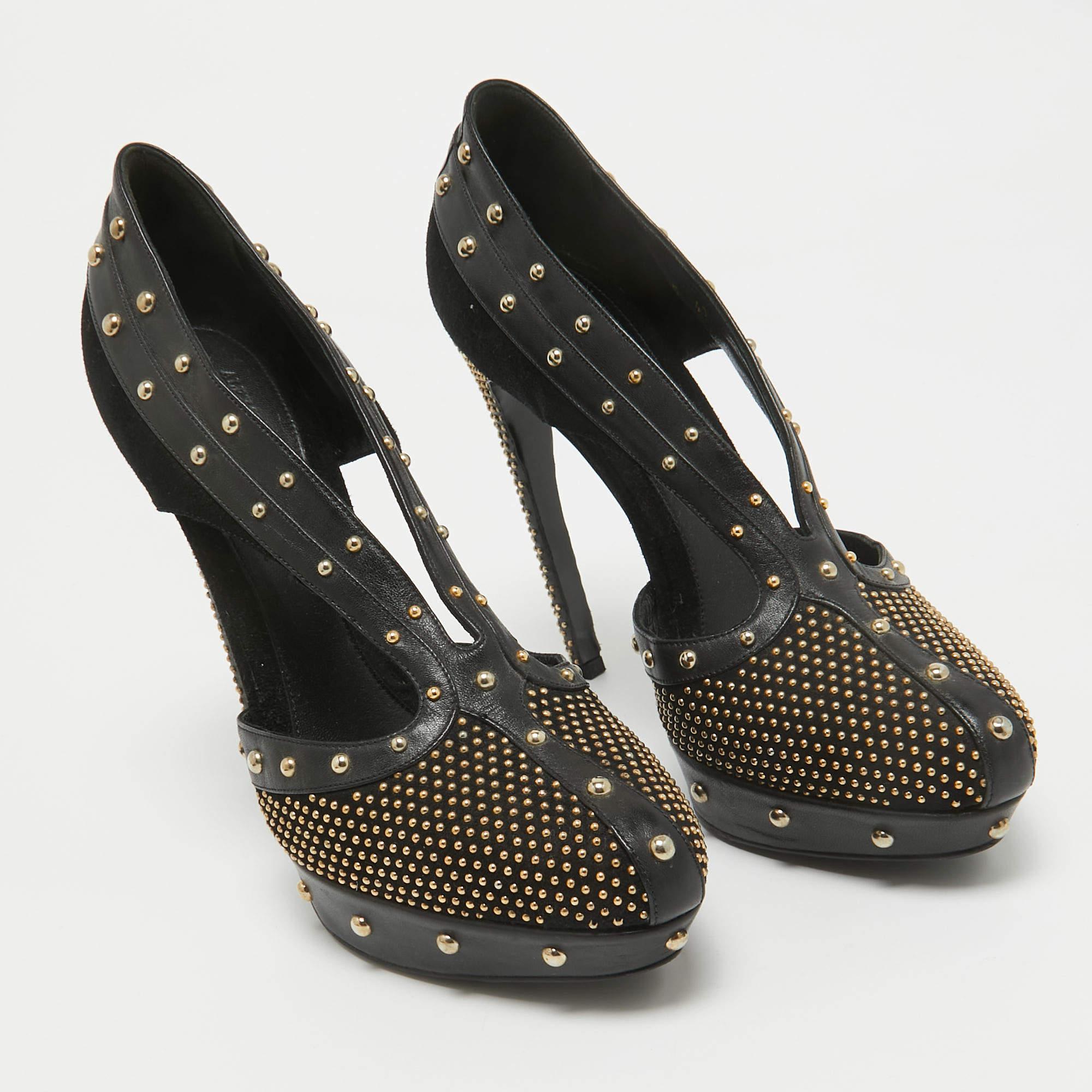 Women's Alexander McQueen Black Leather and Suede Studded Platform Pumps Size 41 For Sale