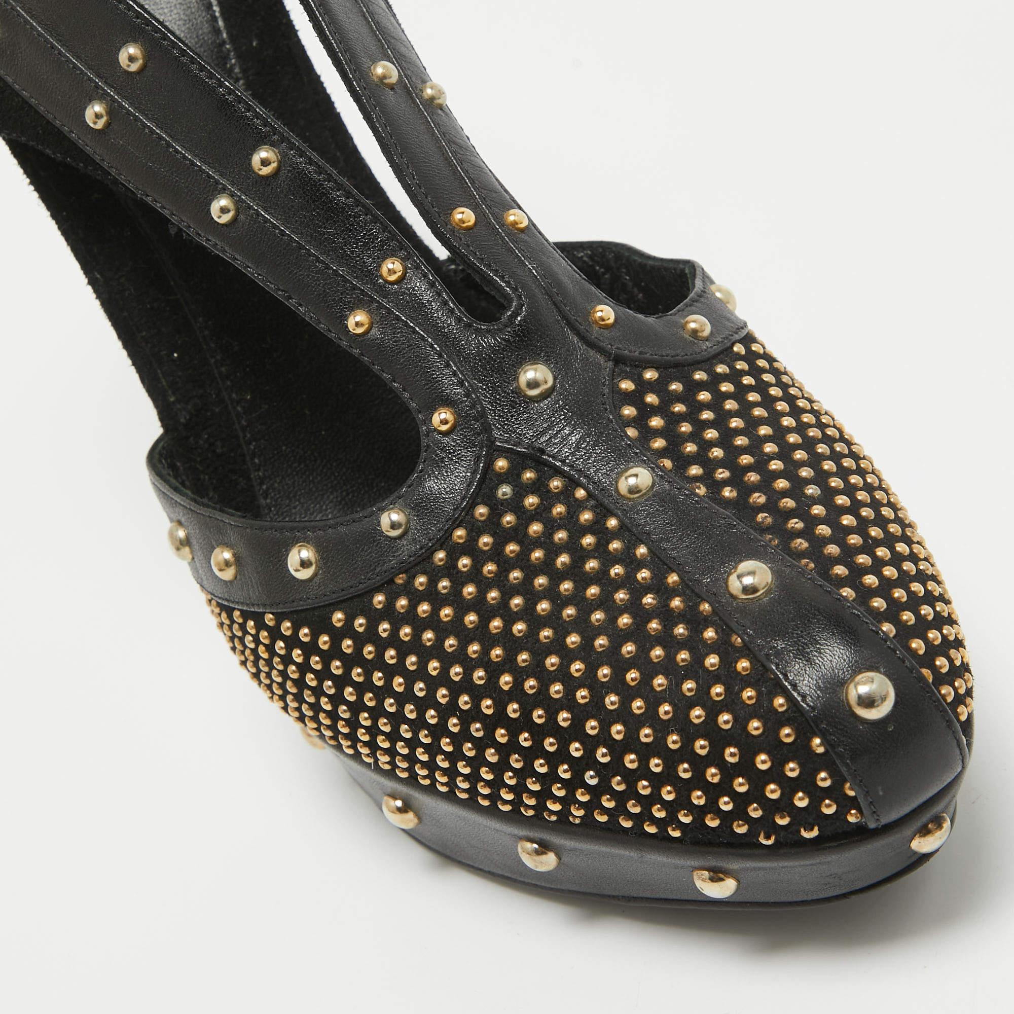 Alexander McQueen Black Leather and Suede Studded Platform Pumps Size 41 For Sale 3