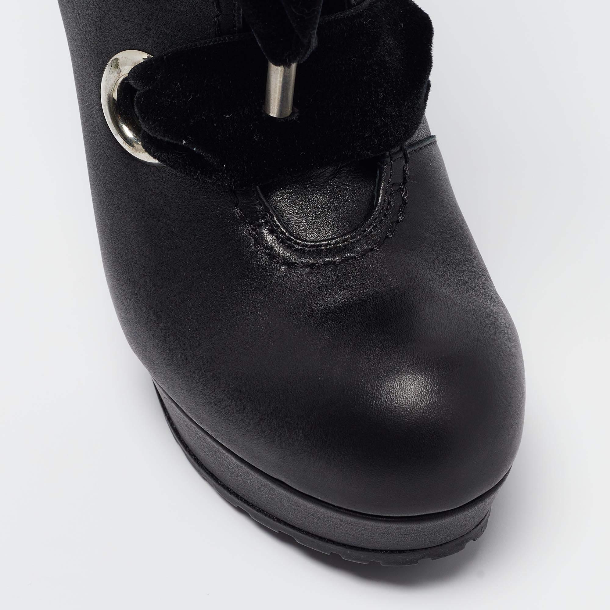 Alexander McQueen Black Leather and Velvet Platform Ankle Booties Size 40 For Sale 1