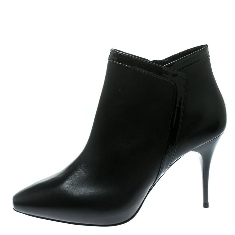 Alexander McQueen Black Leather Ankle Booties Size 39 For Sale at 1stDibs