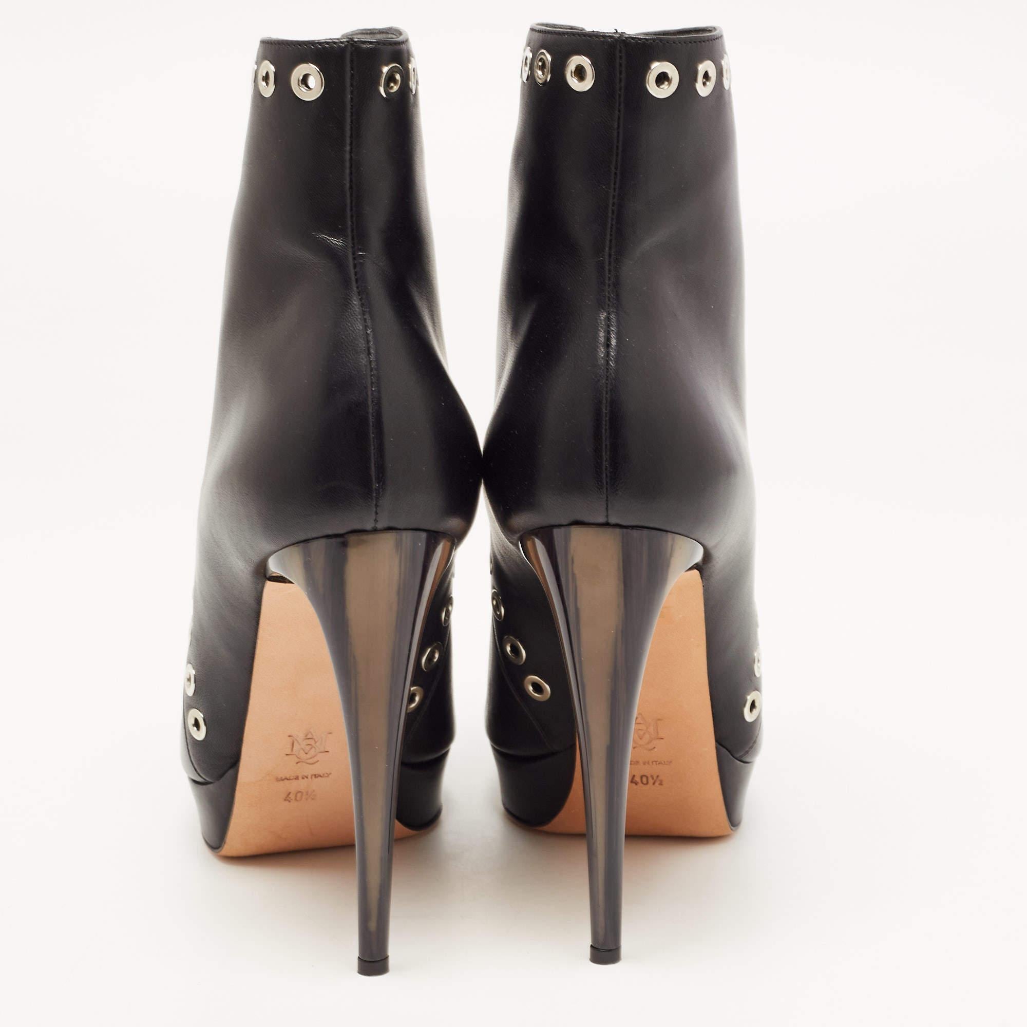 Alexander McQueen Black Leather Ankle Length Boots Size 40.5 In New Condition In Dubai, Al Qouz 2