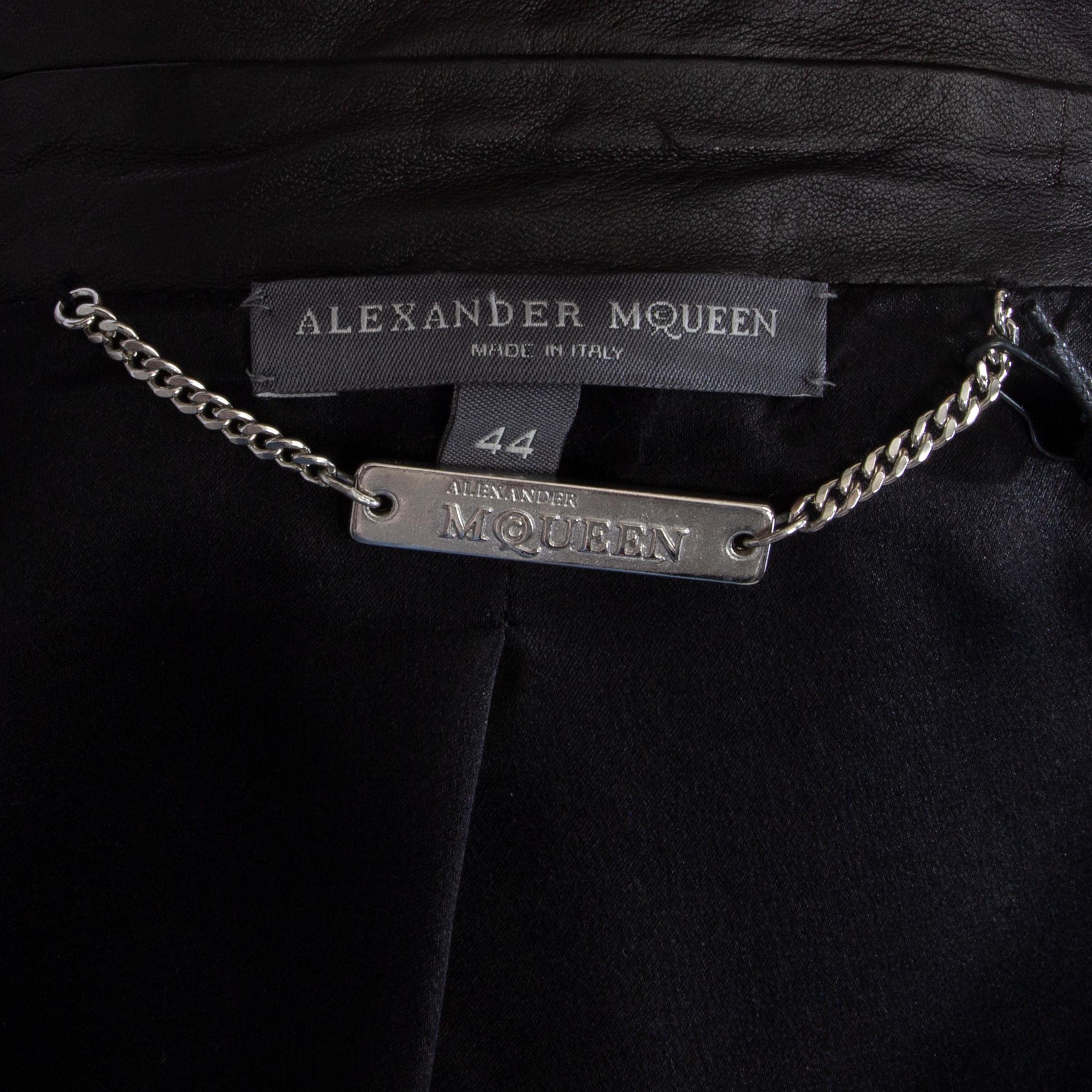 Alexander McQueen black LEATHER BELTED BIKER Jacket 44 In Excellent Condition In Zürich, CH