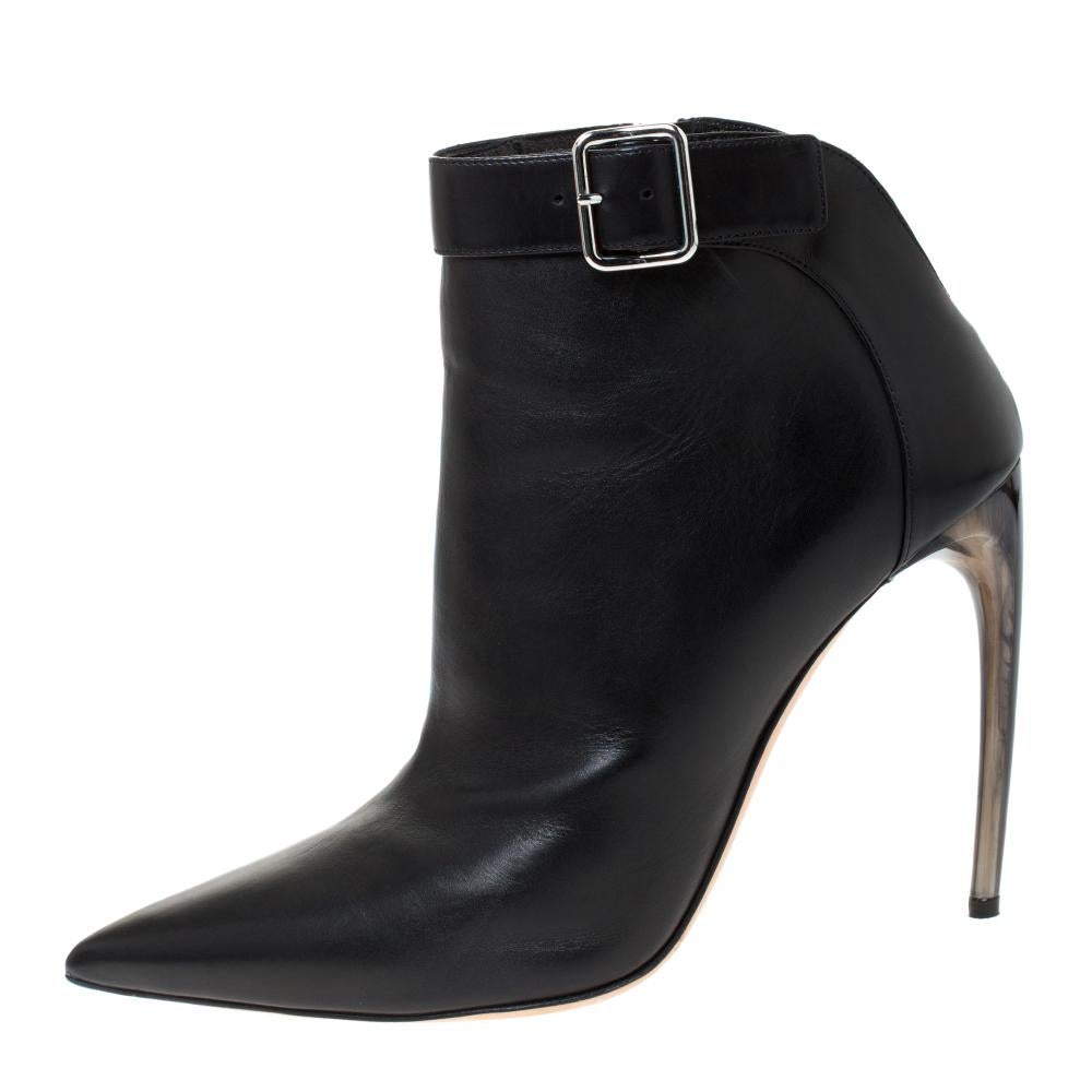 These boots from Alexander McQueen feel like a dream and fit as they have exclusively been crafted just for you. A pair of supreme quality leather boots is just what you need to make a lasting impression. These feature pointed toes, zippers and 11