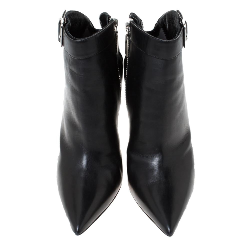 These boots from Alexander McQueen feel like a dream and fit as they have exclusively been crafted just for you. A pair of supreme quality leather boots is just what you need to make a lasting impression. These feature pointed toes, zippers and 11