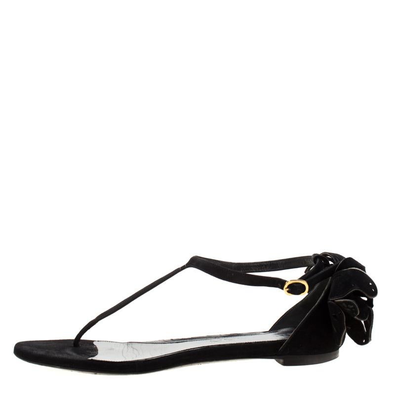 With a butterfly detail taking this pair to new heights of elegance, these shoes from the house of Alexander McQueen are a classic addition to your casual wardrobe. Design from black leather, these sandals feature a T-strap for added comfort and