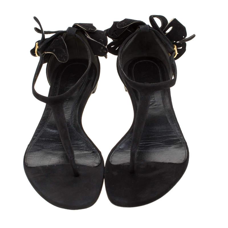 Noir Alexander McQueen Sandales plates en cuir noir avec détail papillon Taille 36