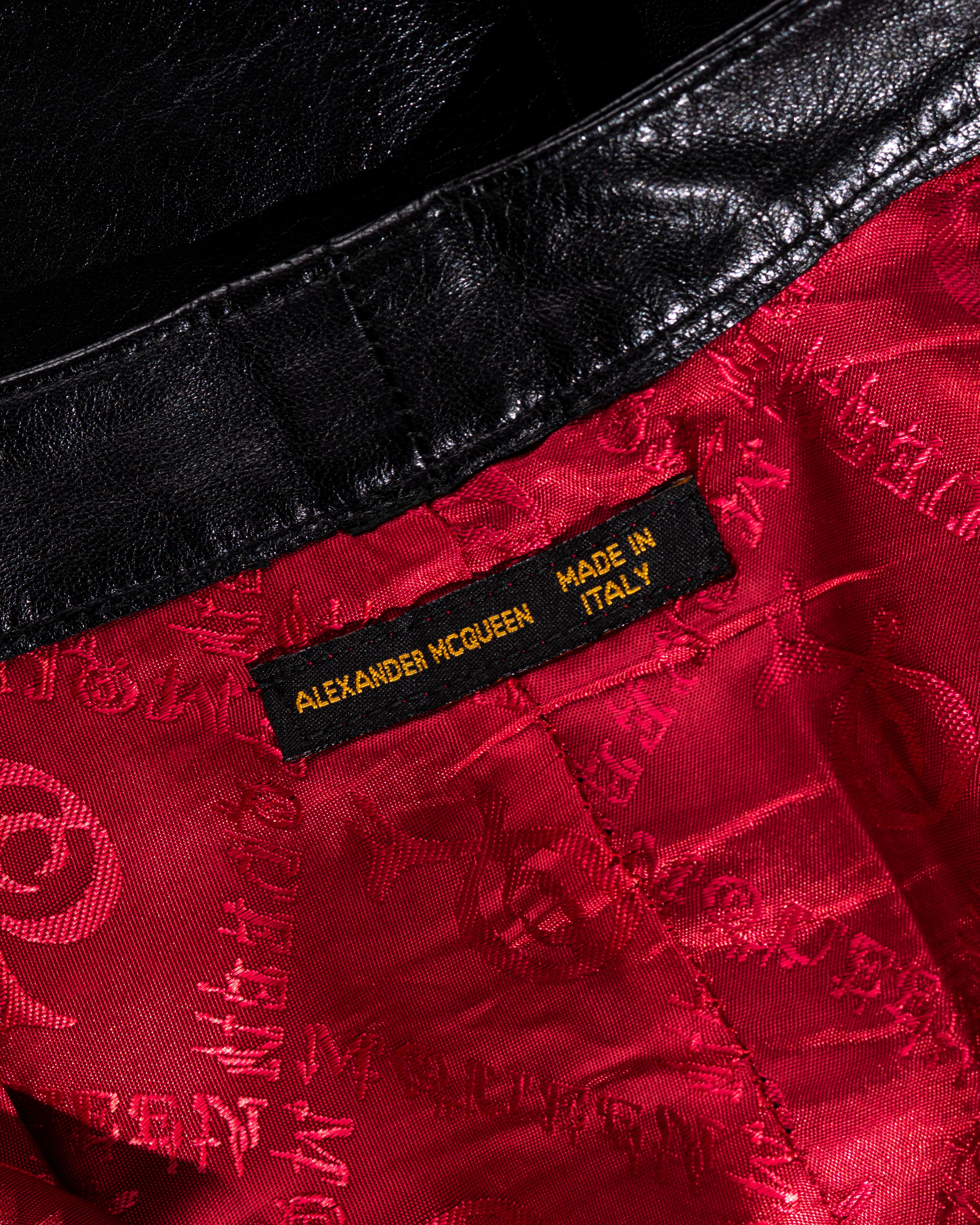 Alexander McQueen Schwarzer Leder-Maxirock 'Joan' mit Knopfleiste, fw 1998 im Angebot 6