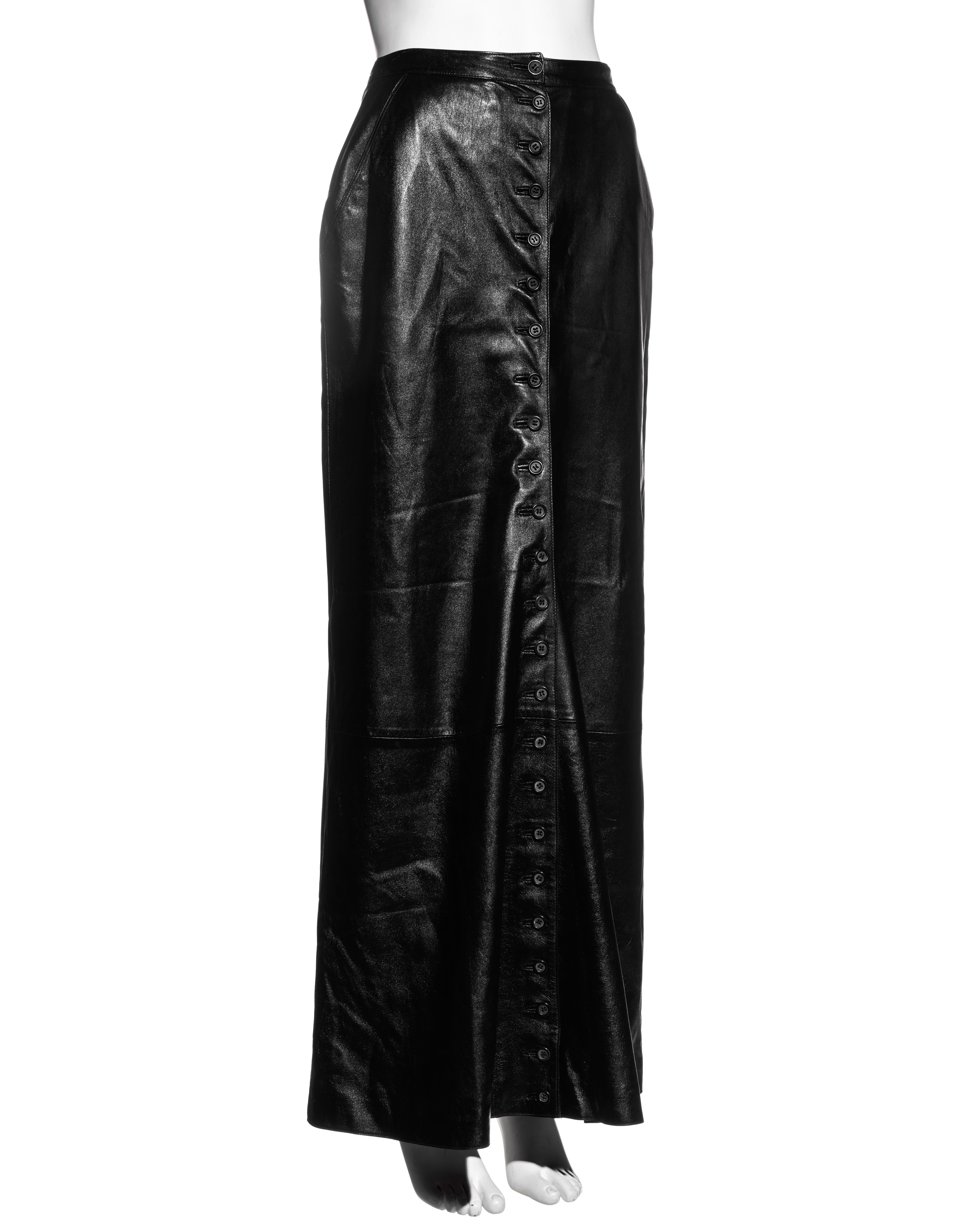 Alexander McQueen Schwarzer Leder-Maxirock 'Joan' mit Knopfleiste, fw 1998 Damen im Angebot