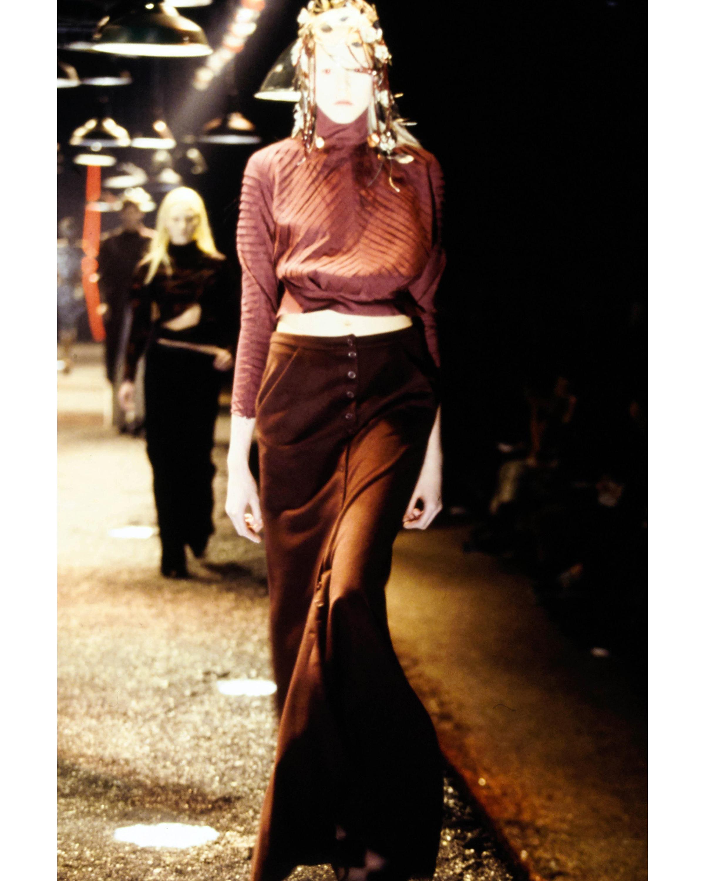 Alexander McQueen Schwarzer Leder-Maxirock 'Joan' mit Knopfleiste, fw 1998 im Angebot 1