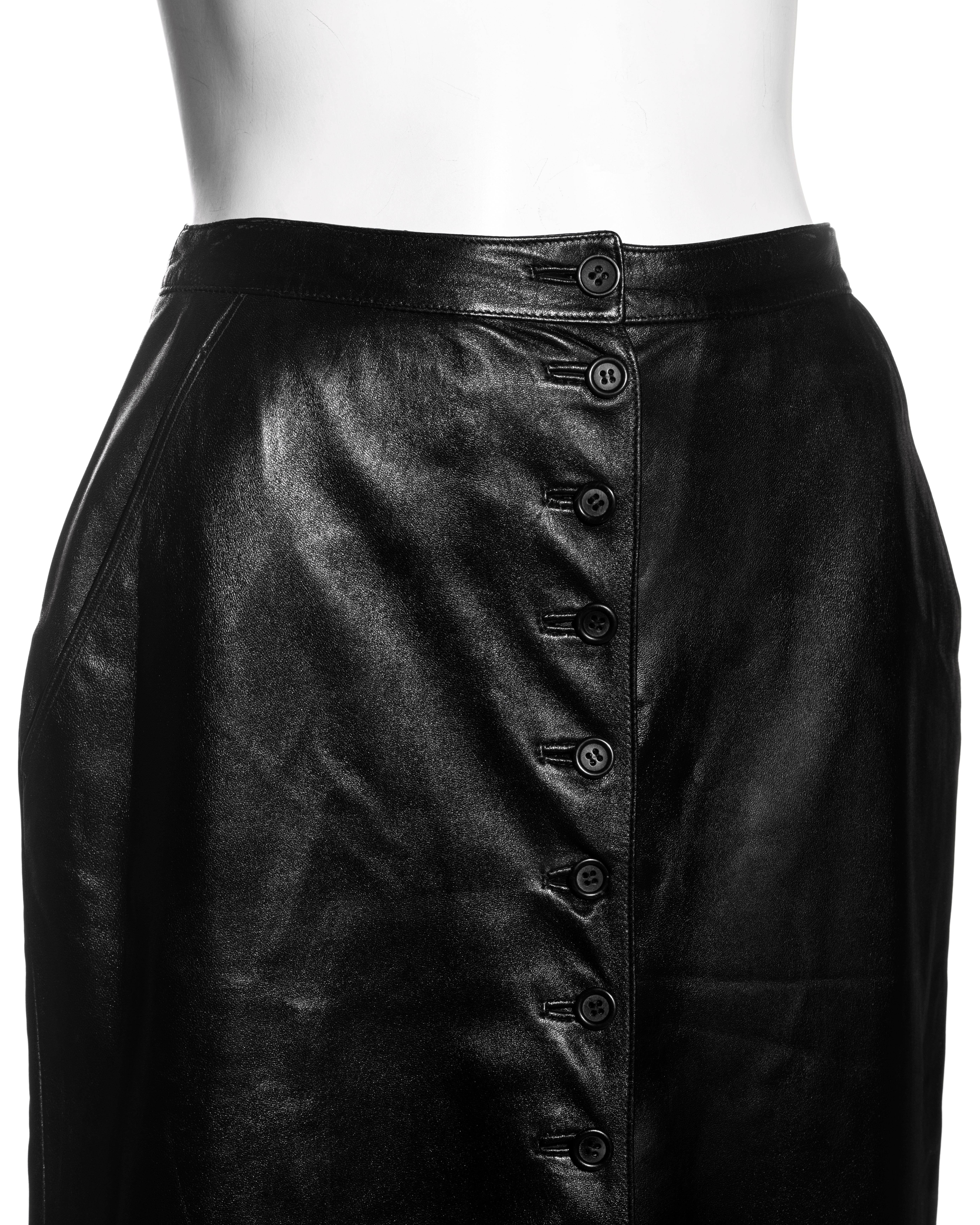 Alexander McQueen Schwarzer Leder-Maxirock 'Joan' mit Knopfleiste, fw 1998 im Angebot 2