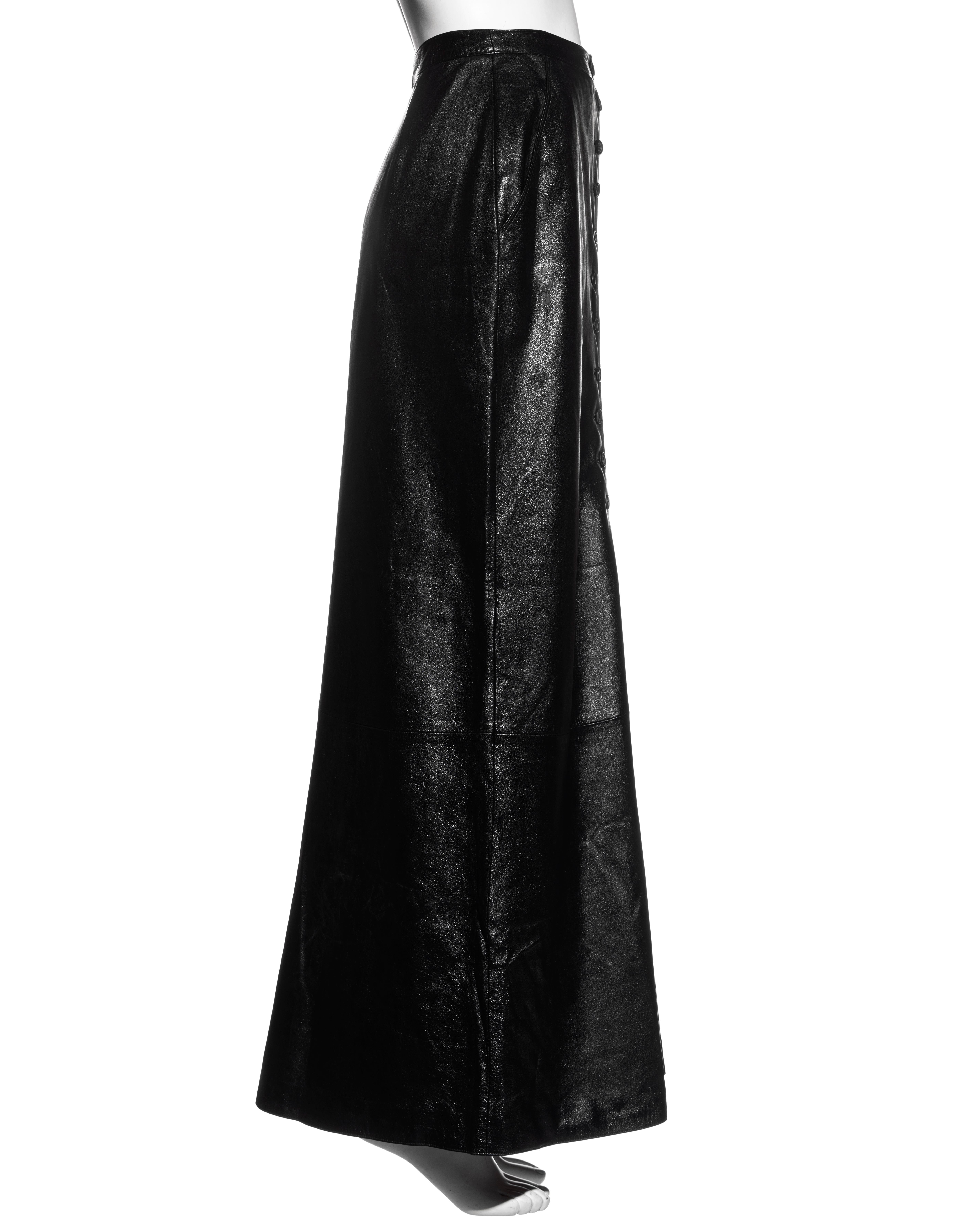 Alexander McQueen Schwarzer Leder-Maxirock 'Joan' mit Knopfleiste, fw 1998 im Angebot 3