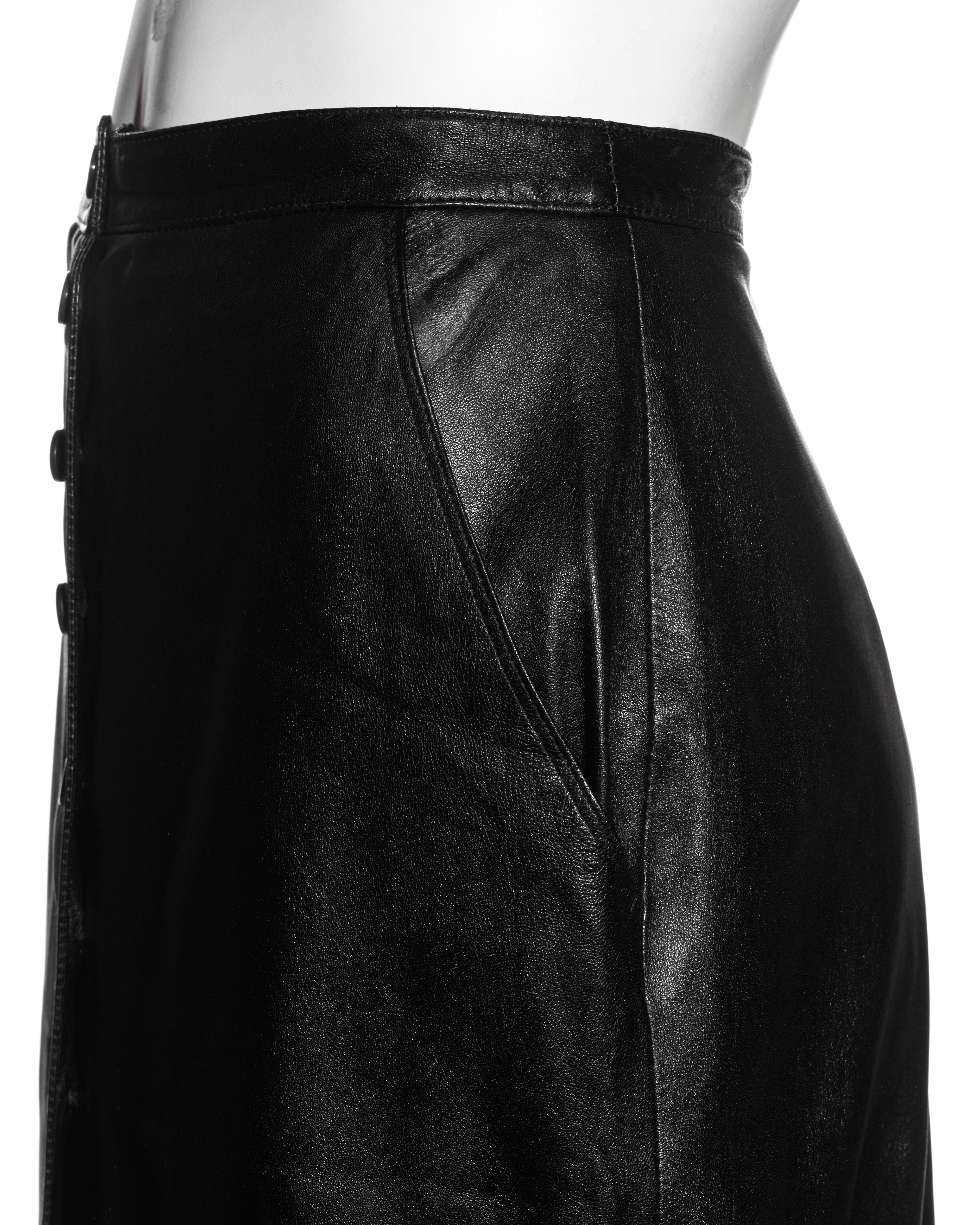 Alexander McQueen Schwarzer Leder-Maxirock 'Joan' mit Knopfleiste, fw 1998 im Angebot 4
