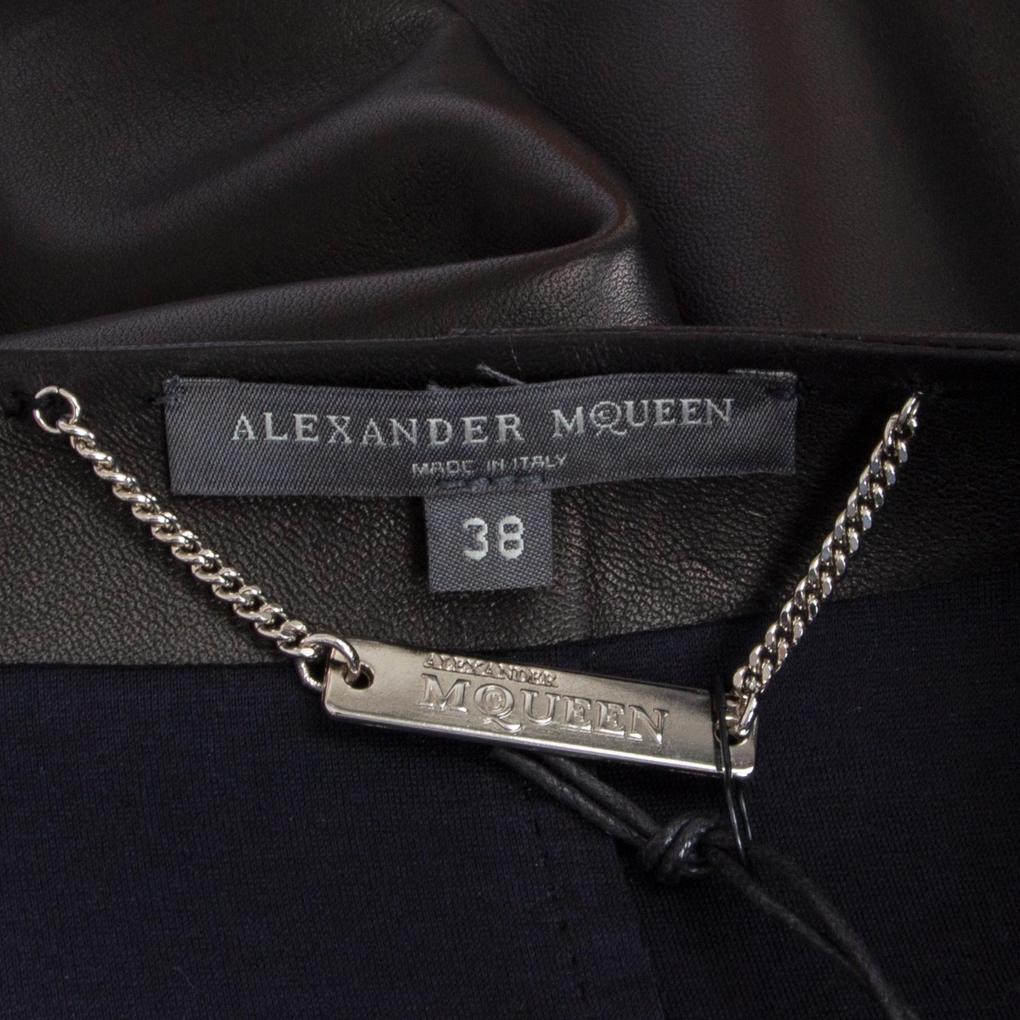 ALEXANDER MCQUEEN black LEATHER CROPPED RUFFLE Jacket 38 In Excellent Condition In Zürich, CH