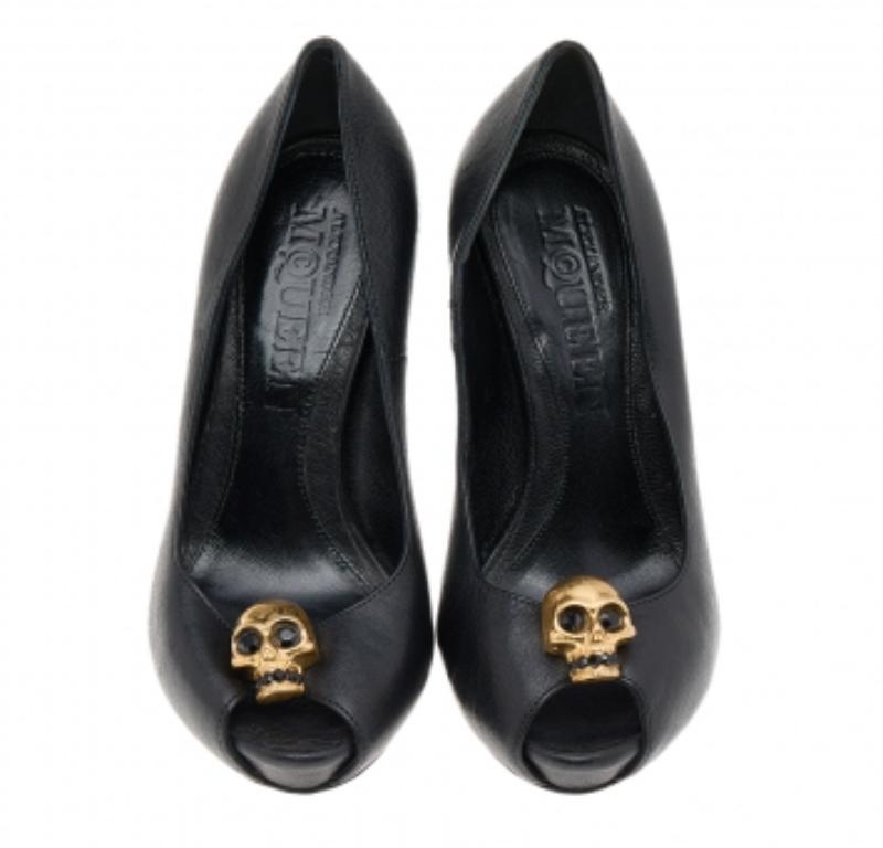 Women's Alexander McQueen Black Leather Crystal Embellished Skull Peep Toe Pumps Size 35