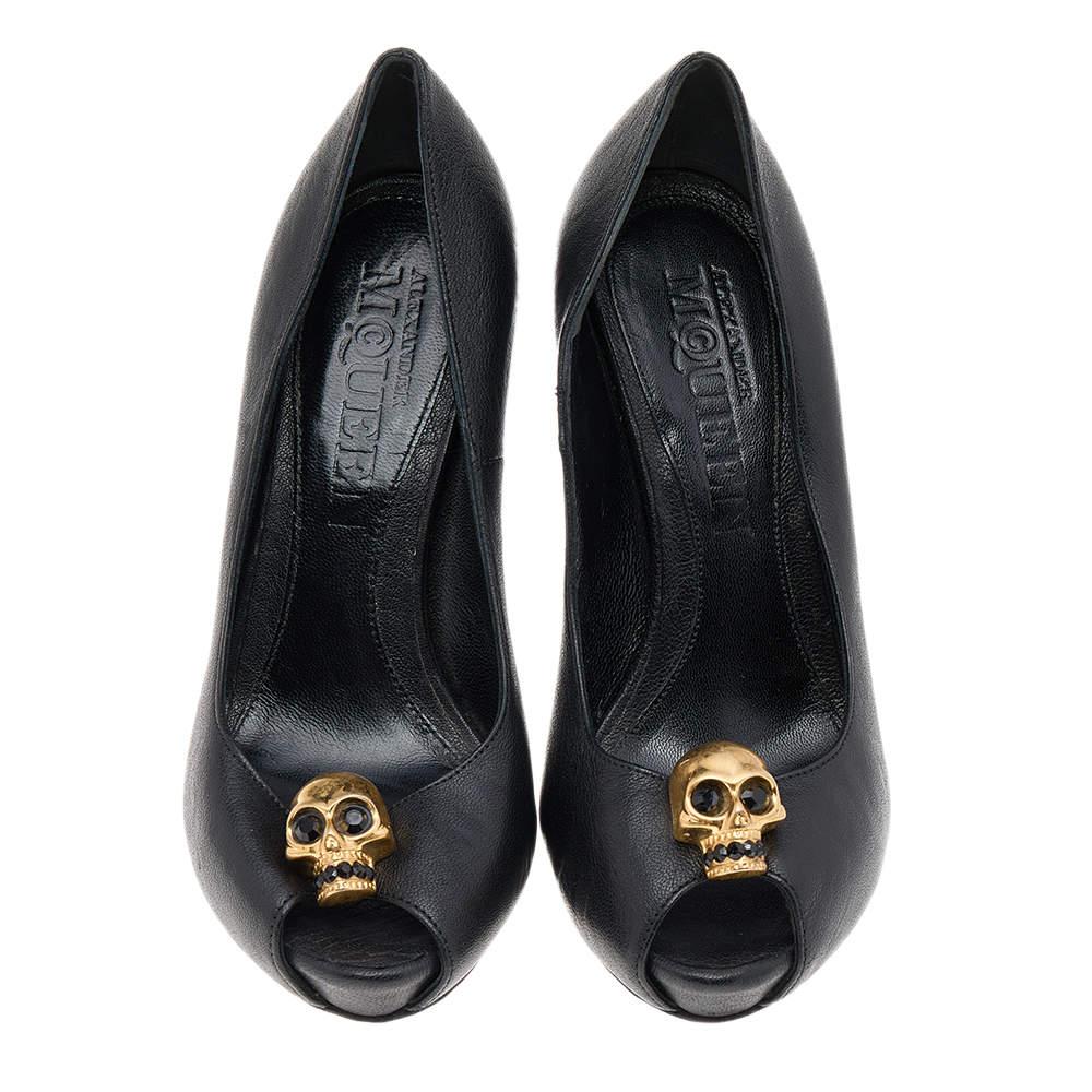 Women's Alexander McQueen Black Leather Crystal Embellished Skull Peep Toe Pumps Size 35 For Sale
