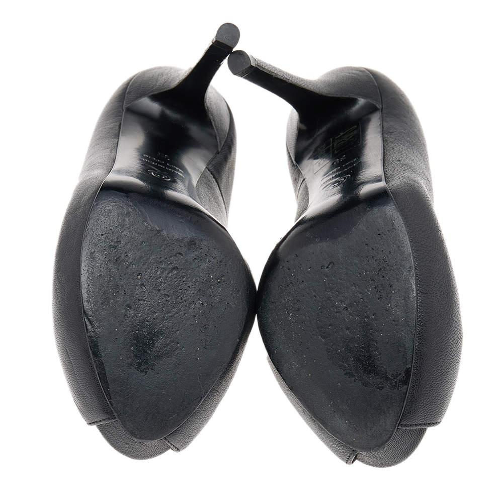 Alexander McQueen Black Leather Crystal Embellished Skull Peep Toe Pumps Size 35 For Sale 3