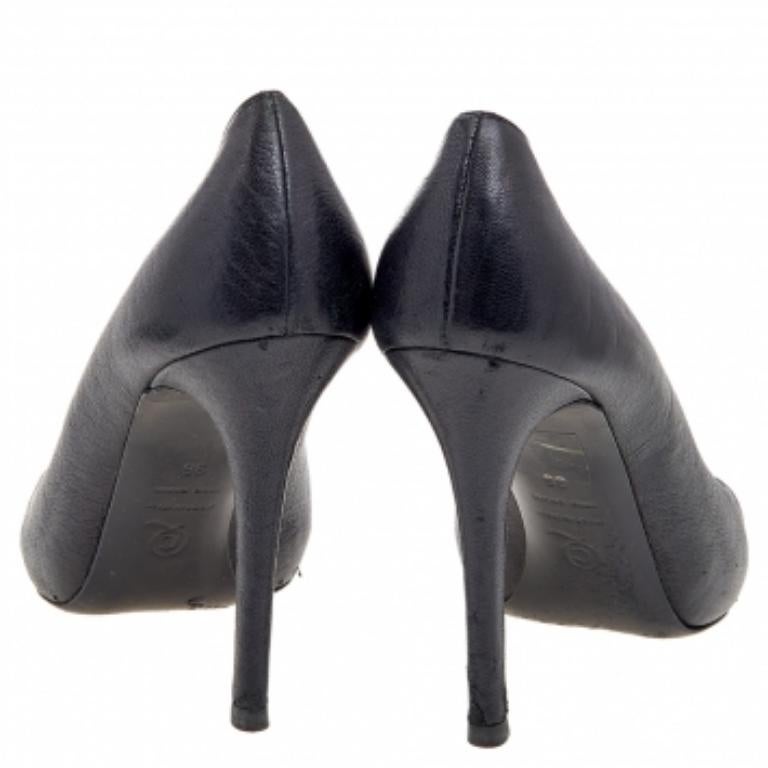 Alexander McQueen Bombas negras de piel con calavera adornada con cristales talla 36 en venta 1