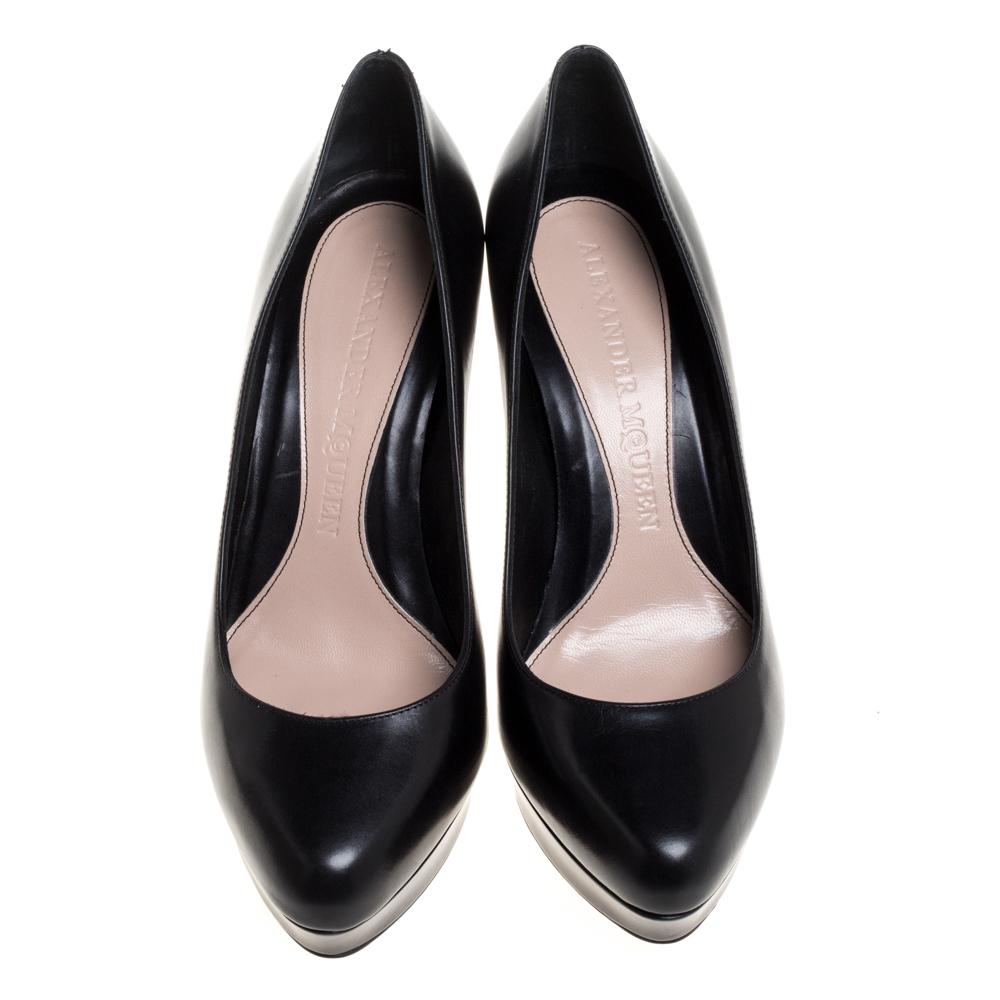 Treat your feet to the best of things by choosing these stunning pumps from Alexander McQueen! The pumps come crafted from black leather and designed with platforms and curved 11 cm heels for an interesting touch. They are finished with leather