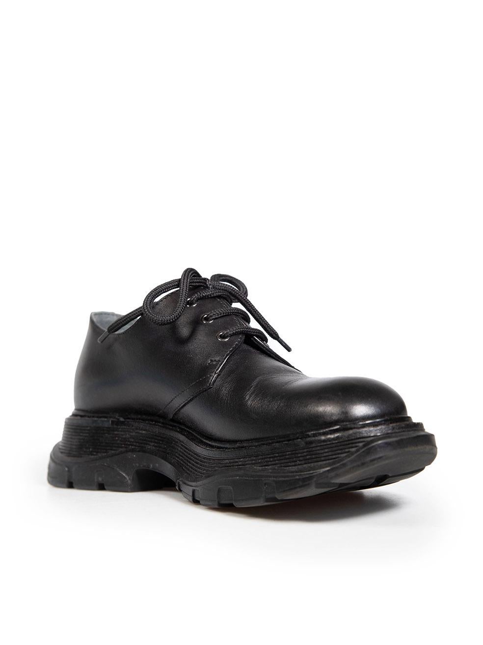 CONDITION is Very good. Minimal wear to shoes is evident. There are some light abrasions along the ends of the toe boxes and soles of both shoes on this used Alexander McQueen designer resale item. This item comes with an original dust bag and spare