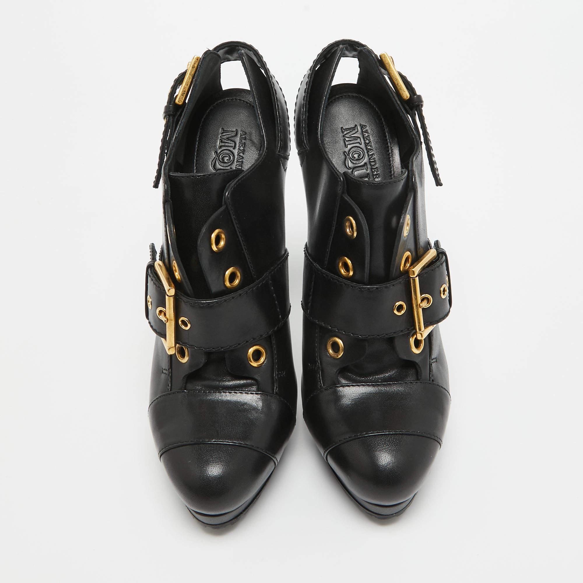 Noir Alexander McQueen - Bottines en cuir noir avec boucles et œillets - Taille 40 en vente