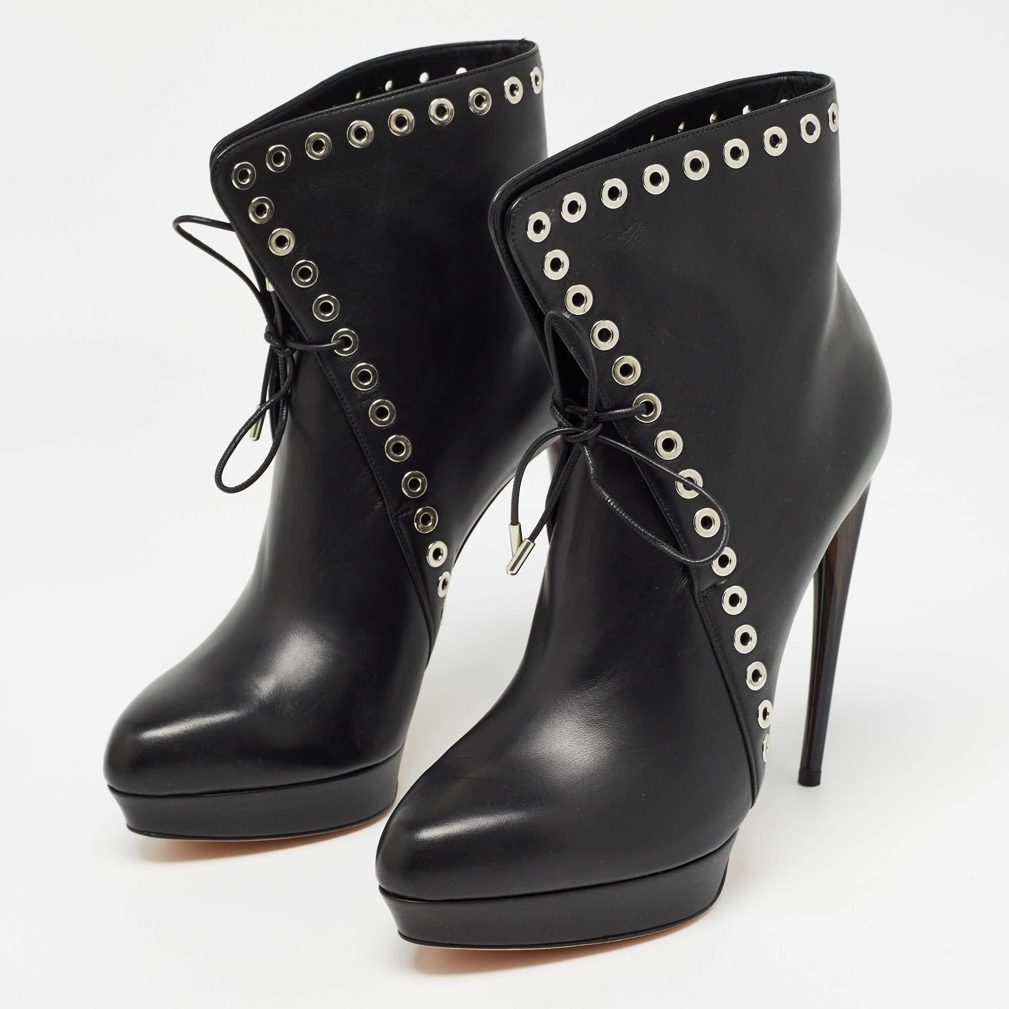 Boots are an essential part of your wardrobe and these boots crafted from top quality materials are a fine choice. Offering the best of comfort and style this sturdy soled pair would be great with a dress for a casual day out