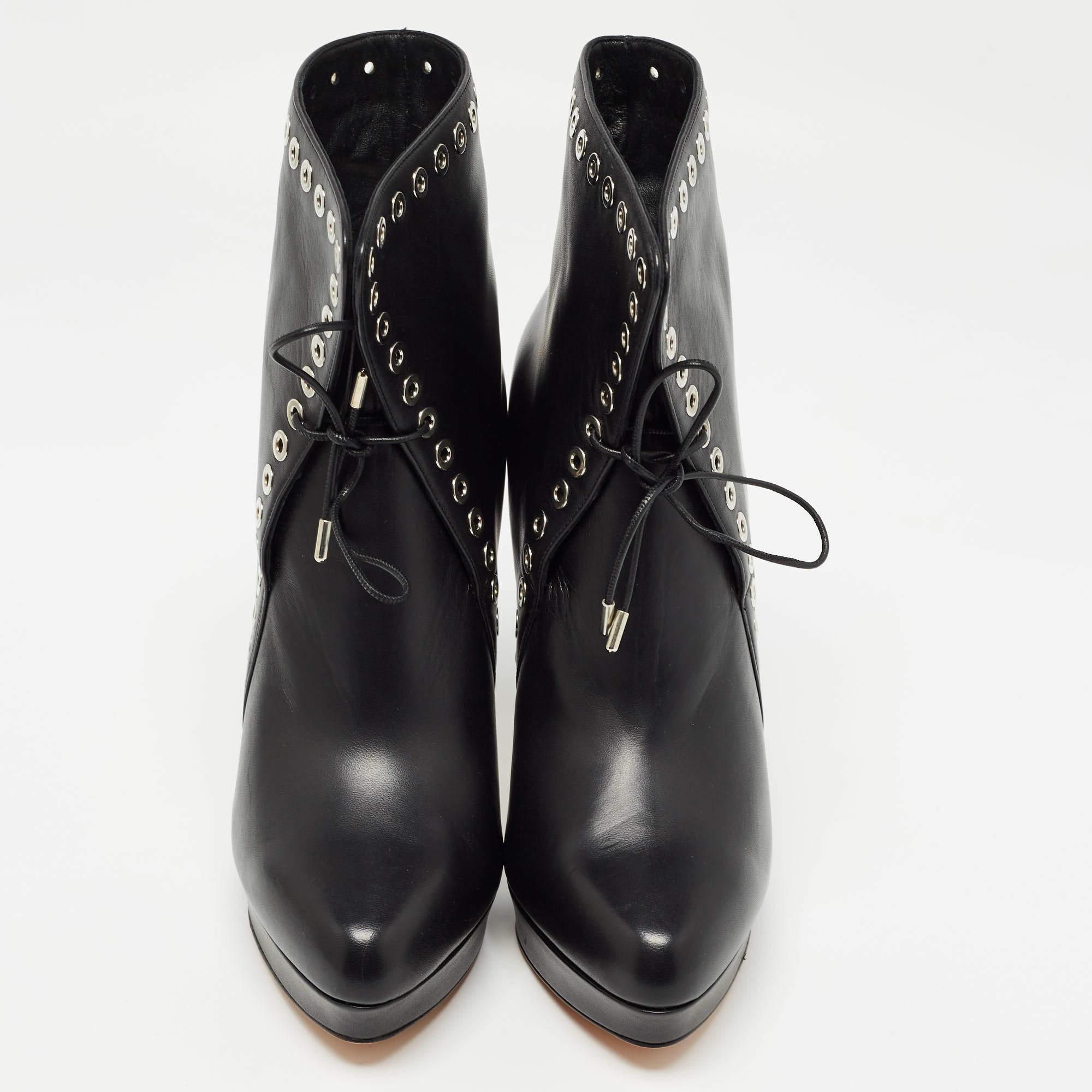 Alexander McQueen Black Leather Eyelet Curve Heel Platform Ankle Boots Size 40.5 In New Condition In Dubai, Al Qouz 2