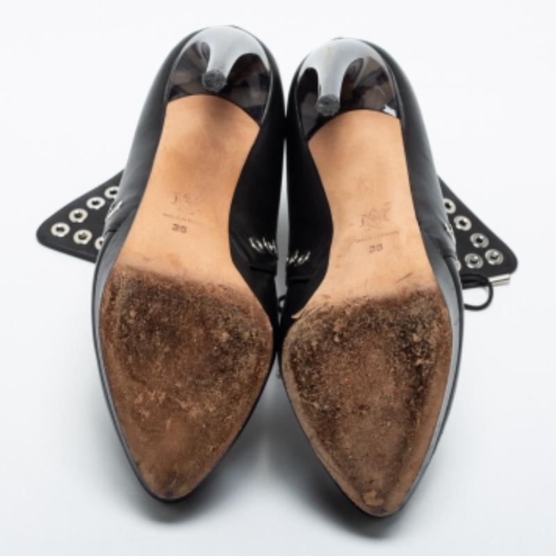 Sal a la calle con confianza adornando estas botas. Con un atractivo único, tienen la amalgama perfecta de construcción duradera y atractivo chic. Equilibrado sobre una suela duradera, este par garantiza la máxima comodidad.