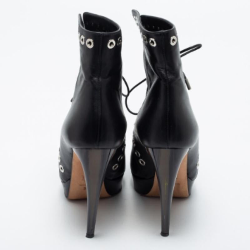 Alexander McQueen Botines de plataforma de piel negra con detalle de ojales Talla 36 Negro en venta