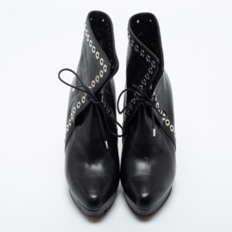 Alexander McQueen Botines de plataforma de piel negra con detalle de ojales Talla 36 en venta 2
