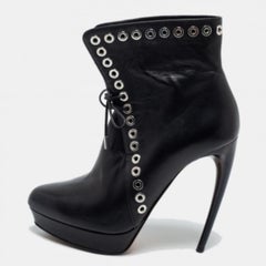 Alexander McQueen Botines de plataforma de piel negra con detalle de ojales Talla 36