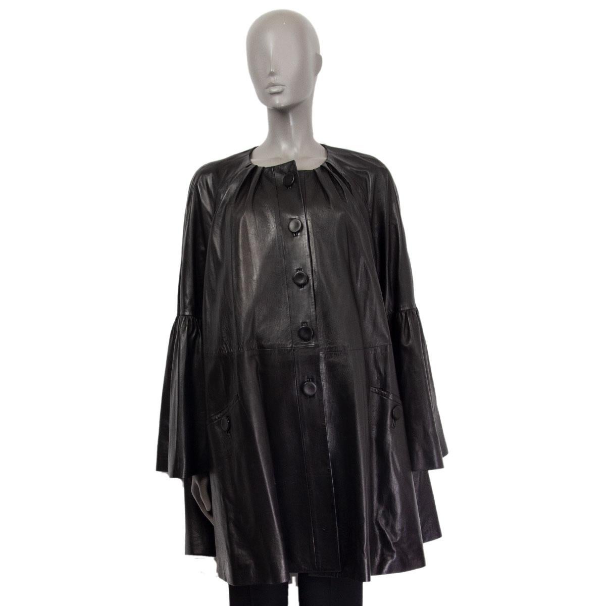 Alexander McQueen flared long-sleeves coat in black leather with a collarless neckline and two front buttoned pockets. Has an over oversize fit. Closes on the front with buttons. Lined in silk (100%). Has been worn and is in excellent condition. 