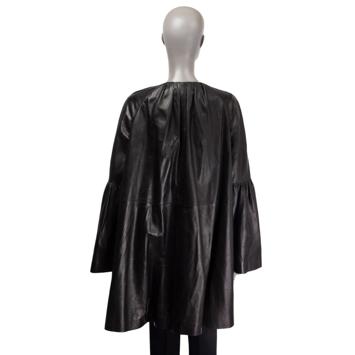 ALEXANDER MCQUEEN black leather FLARED SLEEVE Coat Jacket 40 S In Excellent Condition In Zürich, CH