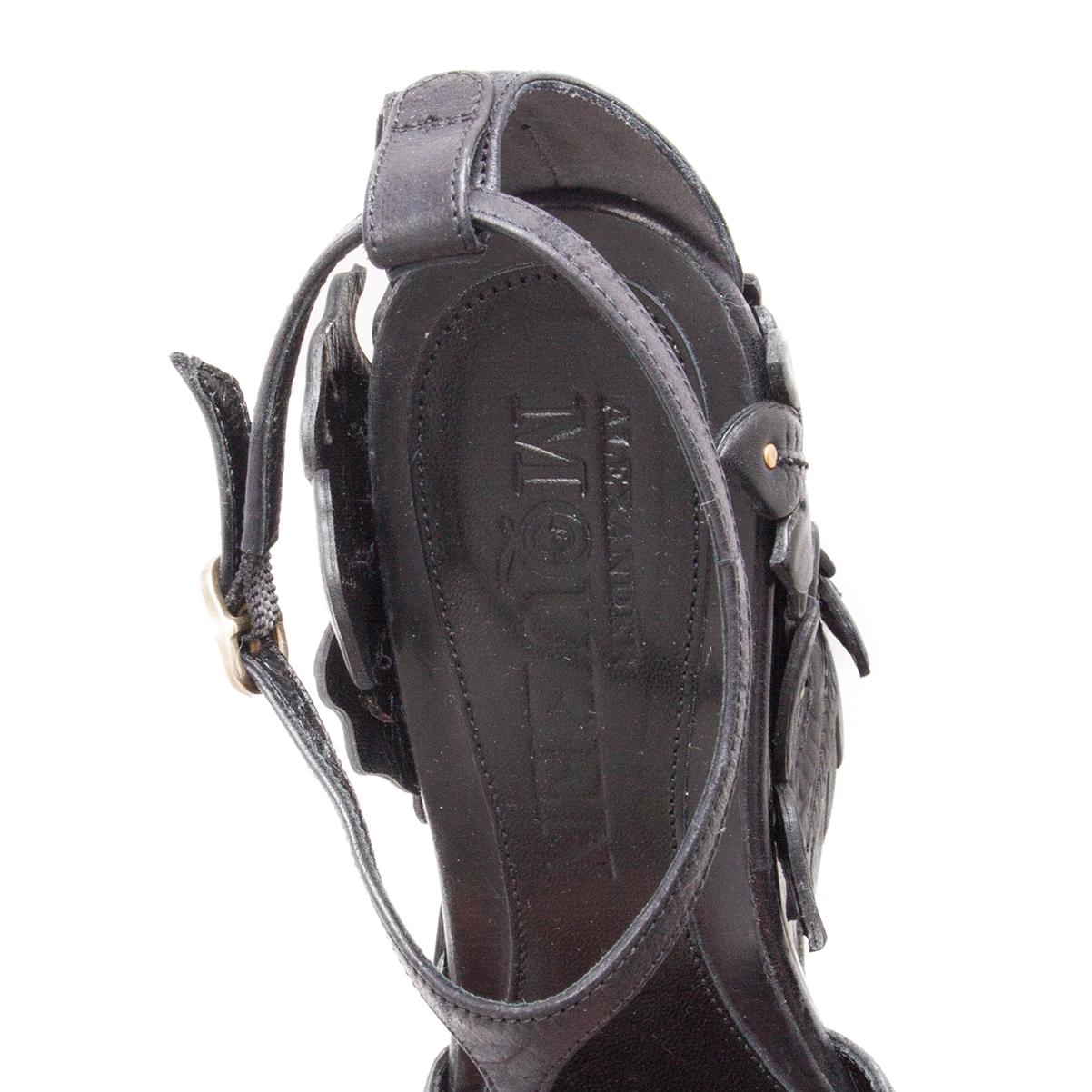 ALEXANDER MCQUEEN Sandalias de cuña con plataforma FLORAL de cuero negro 36 en venta 1