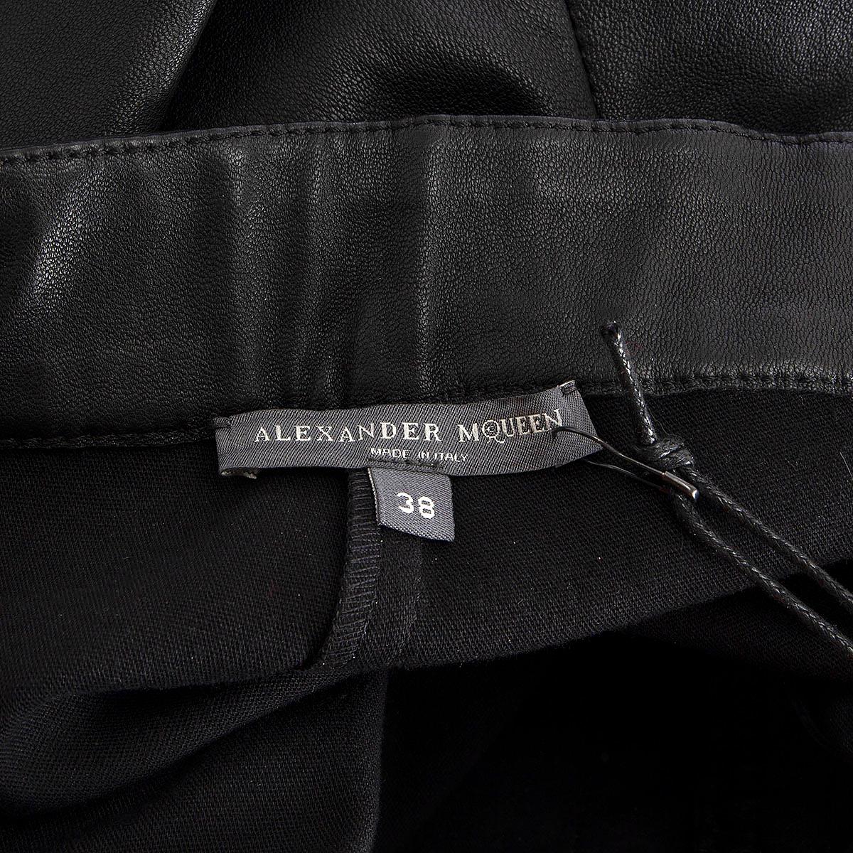 ALEXANDER MCQUEEN black leather FLORAL STRIPE MOTO ZIP Pants 38 XS In Excellent Condition For Sale In Zürich, CH