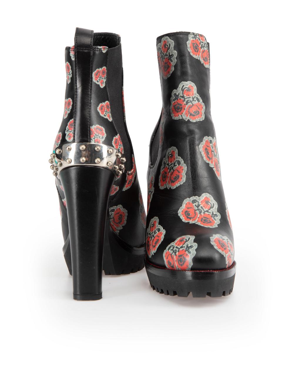 Alexander McQueen Black Leather Floral Studded Boots Size IT 39 In Excellent Condition For Sale In London, GB
